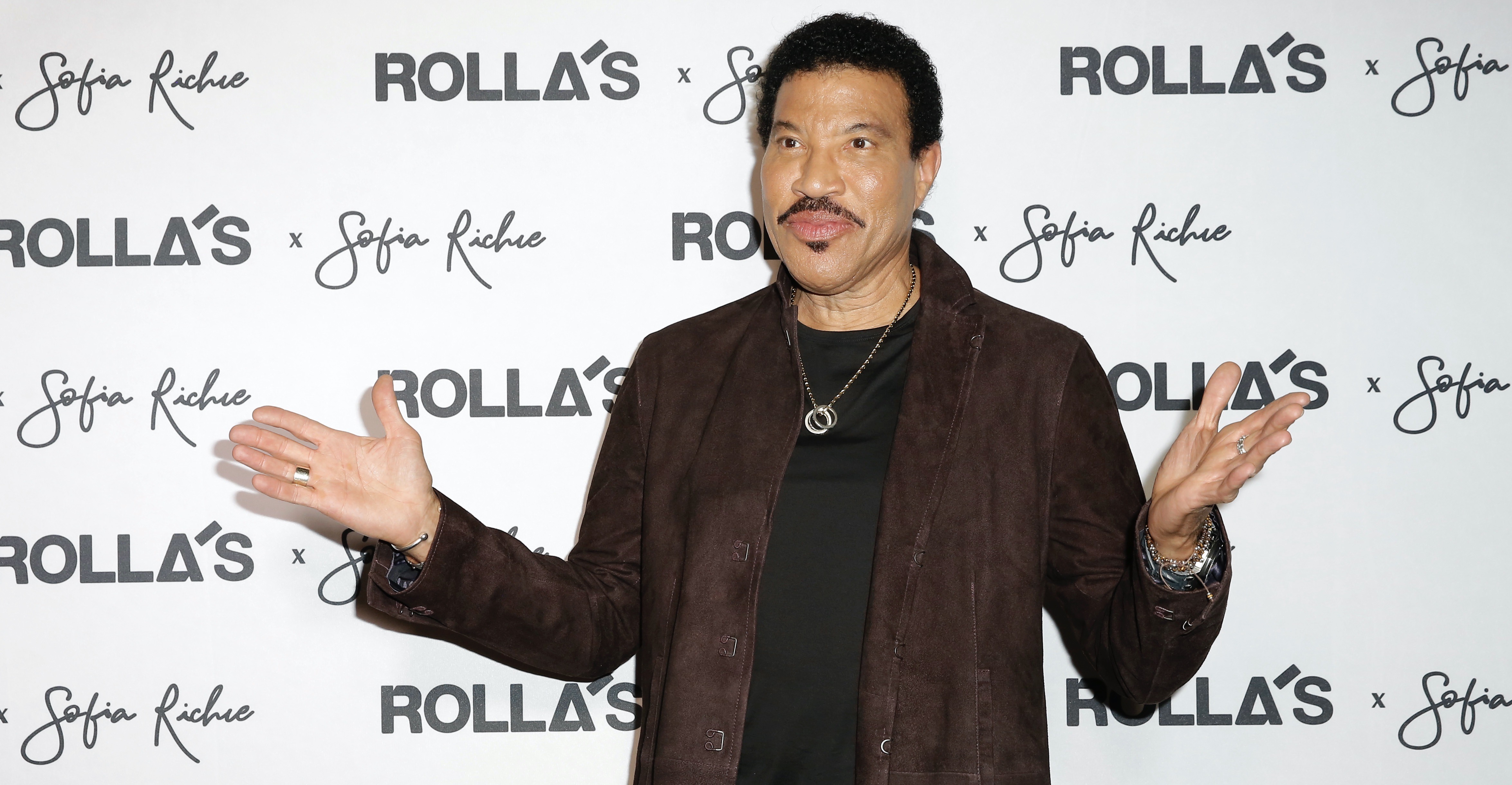 Lionel richie hello перевод. Lionel Richie 2020. Лайонел Ричи 2020.