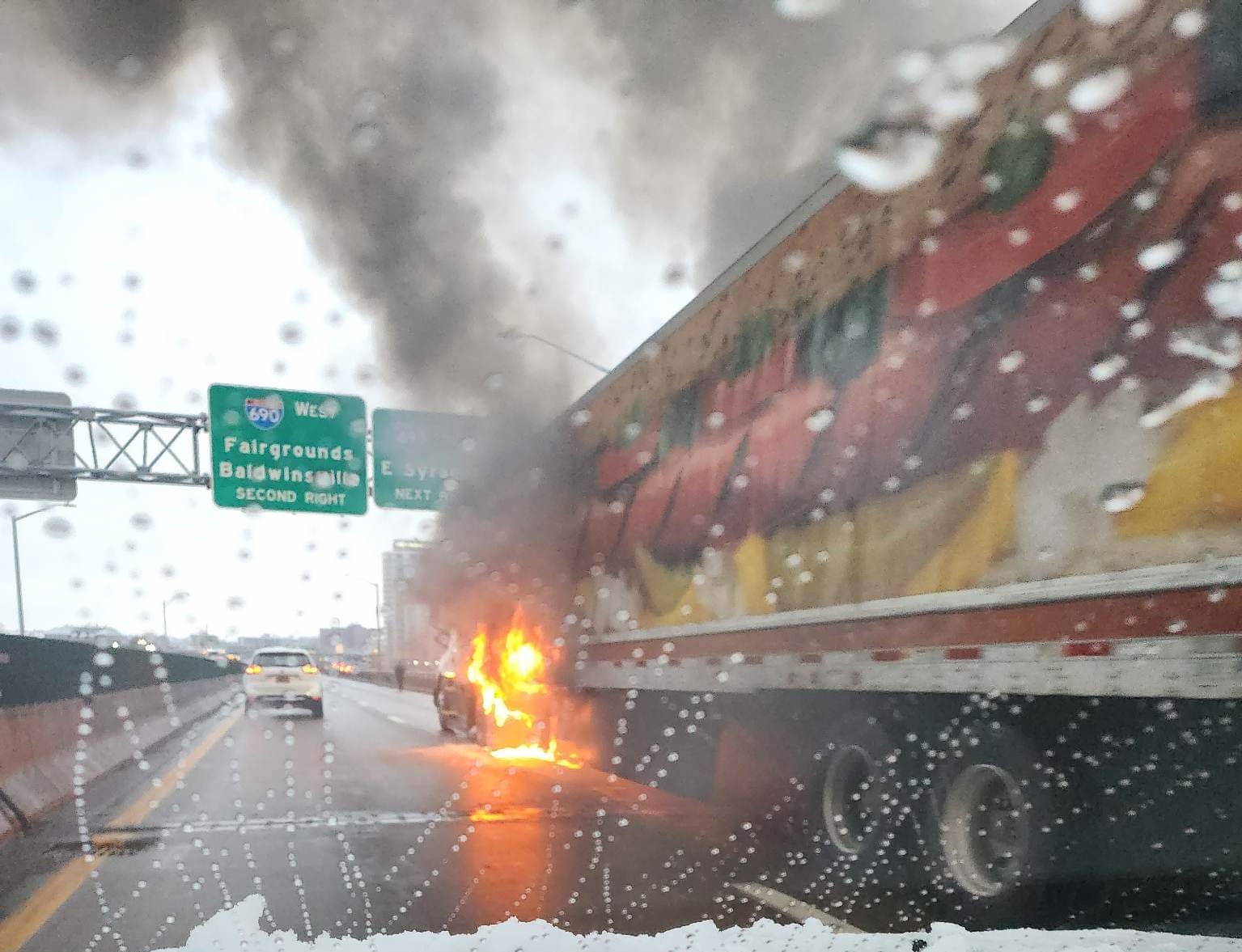 Tractor trailer fire backs up I-81 traffic in Syracuse - syracuse.com
