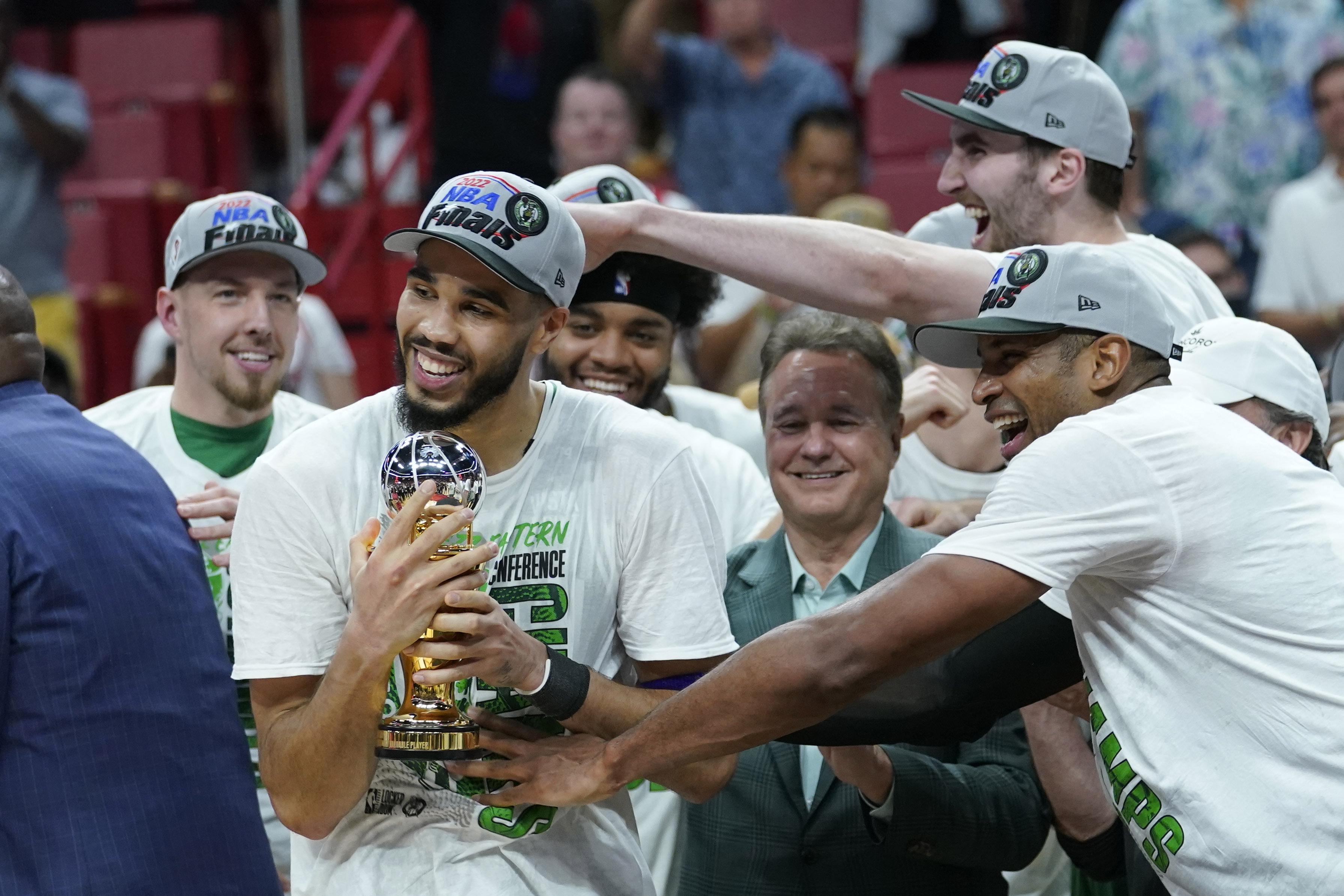 Celtics star Jayson Tatum visits summer league, saying he still hasn't put  Finals loss to Warriors behind him - The Boston Globe