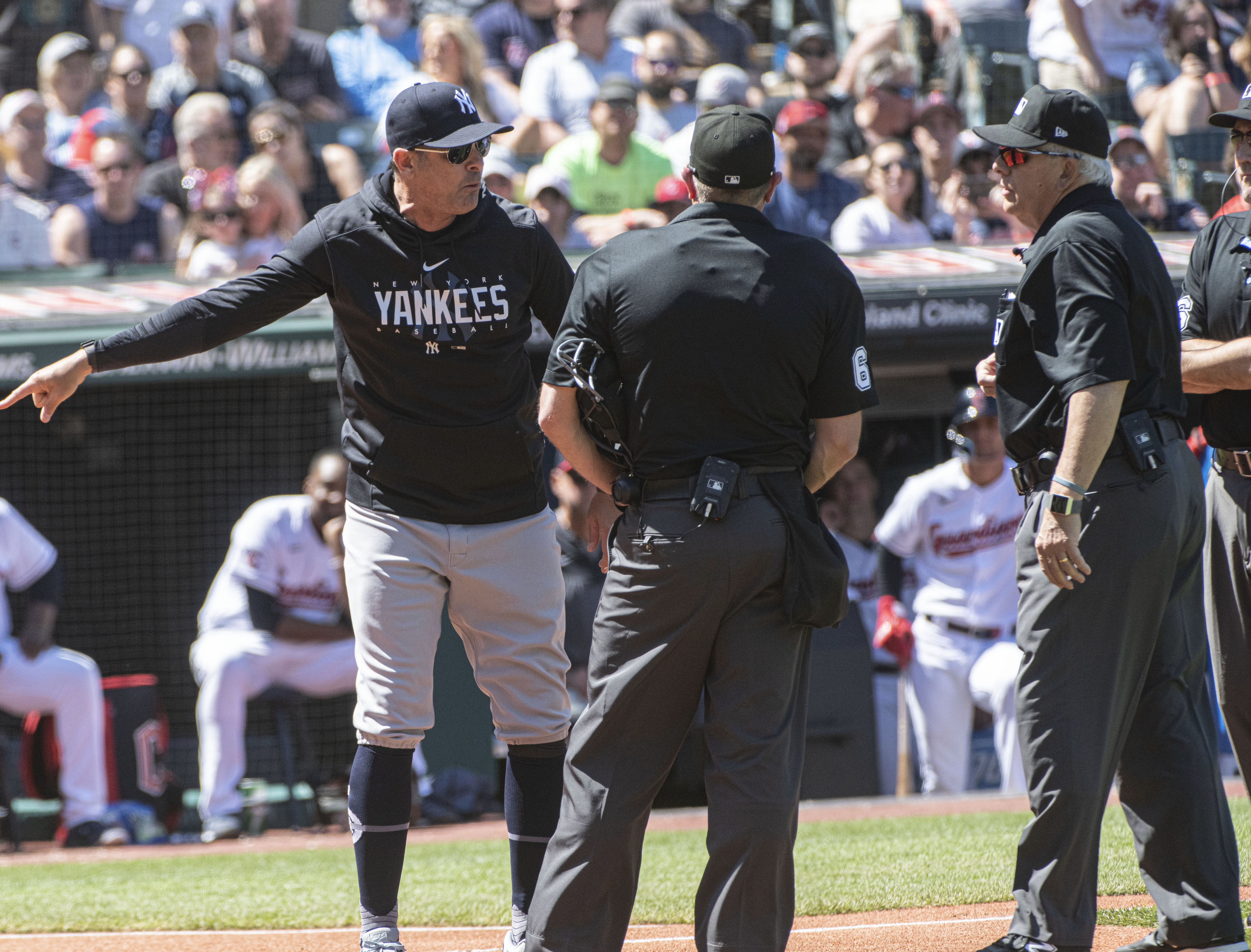 MLB rumors: Yankees double down on Aaron Boone