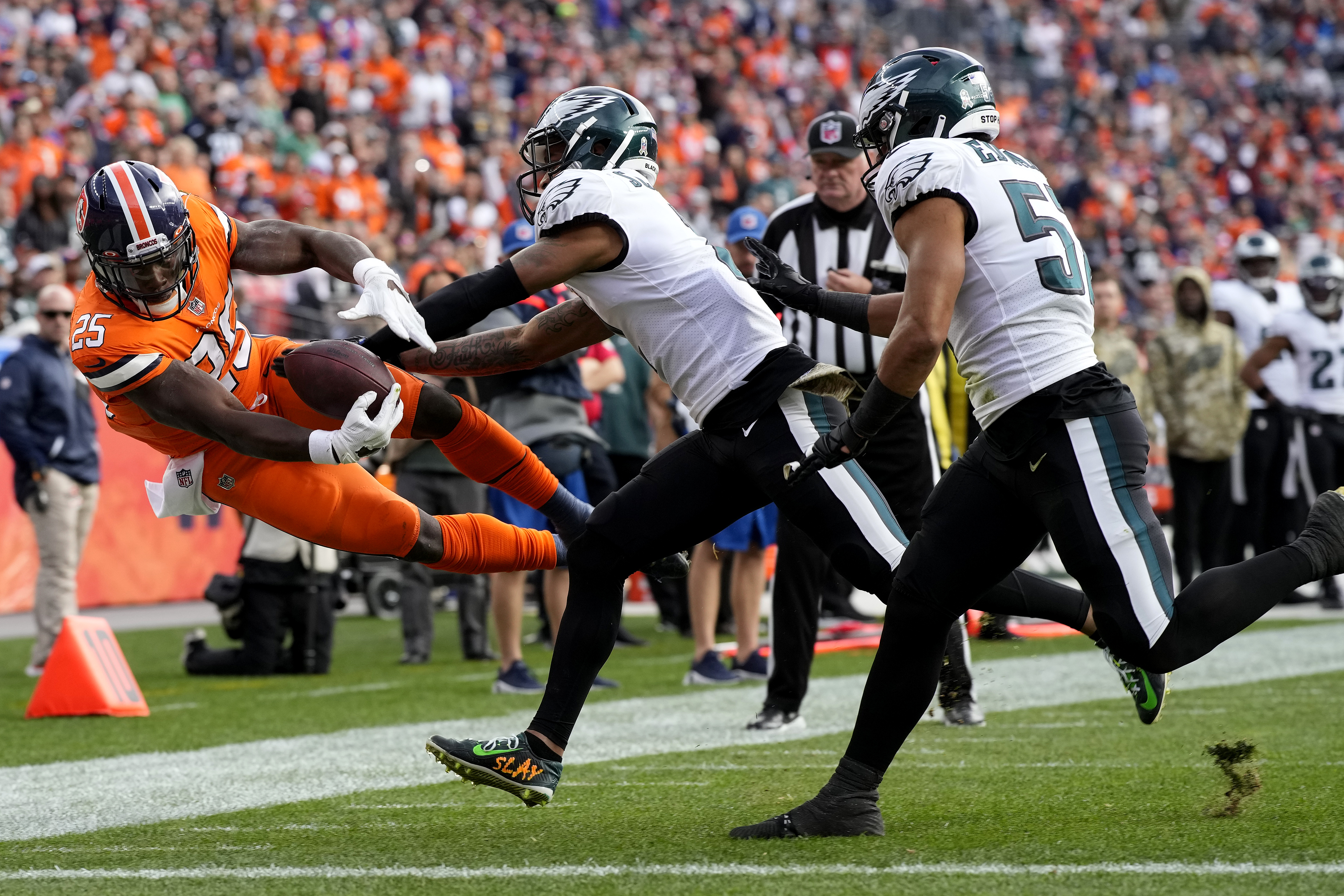 Denver Broncos embarrassed by Philadelphia Eagles 30-13