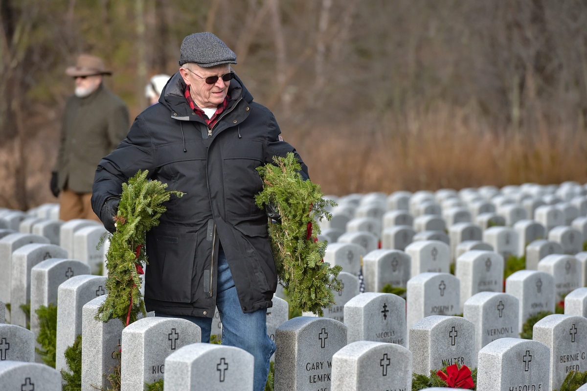 Wreaths across America at the Massachusetts Veterans Memorial Cemetery ...