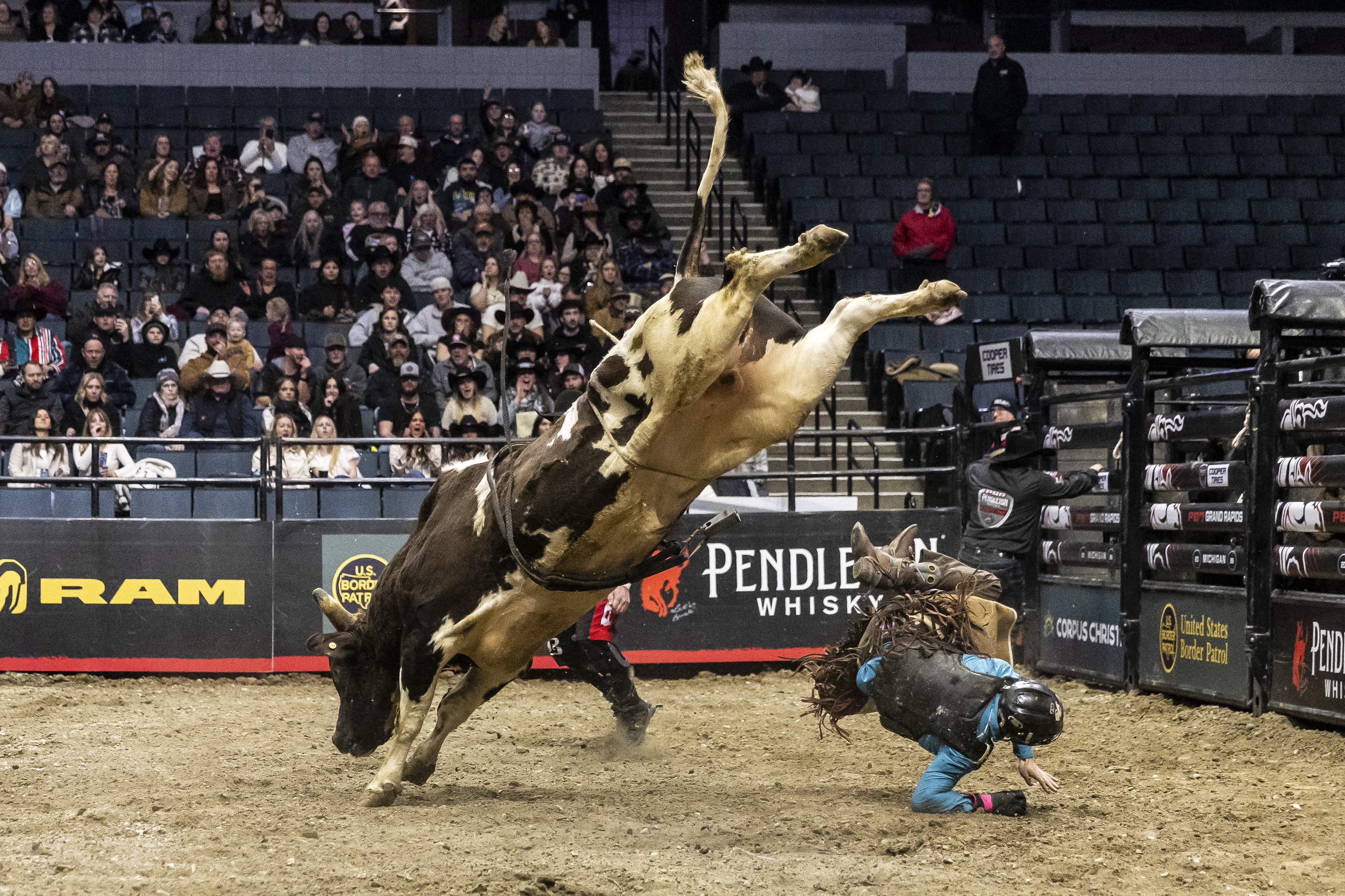 World’s best bull riders compete in Grand Rapids - mlive.com