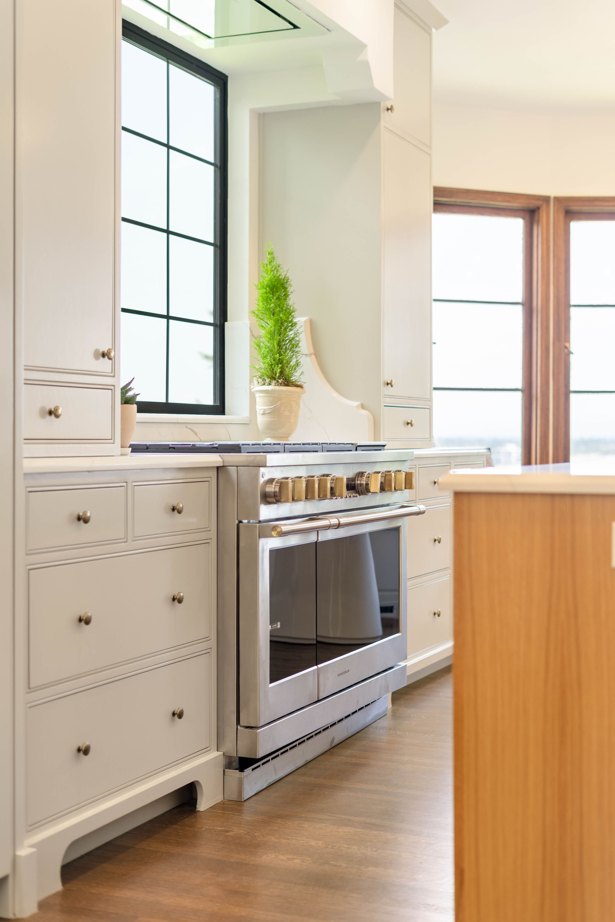 A 1907 Craftsman house at 1442 S.W. Vista Ave. in Southwest Portland is for sale by Aaron Moomaw and Lauren Moomaw of Cascade Hasson Sotheby’s International Realty. Stacks Photo Company
