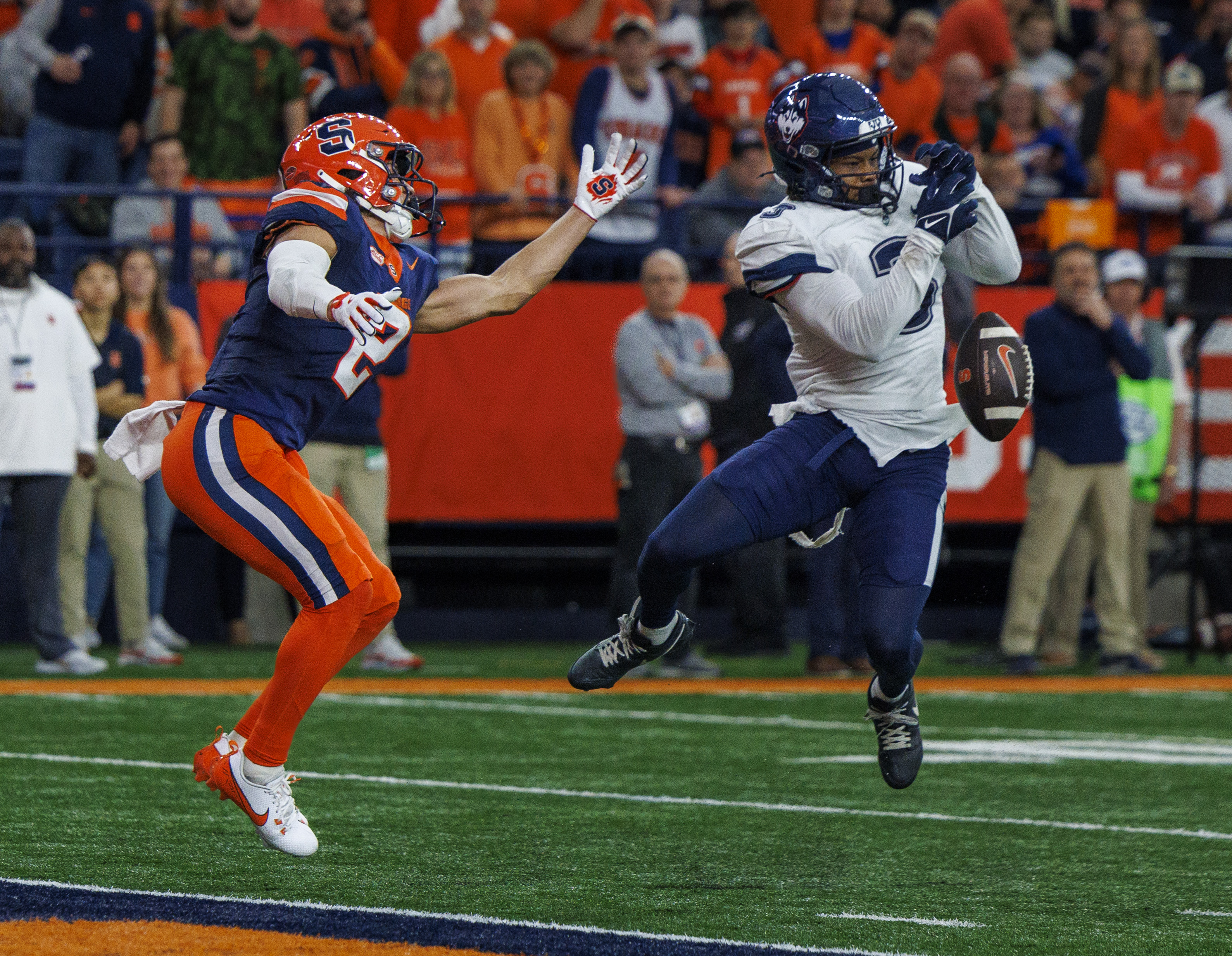 Syracuse Orange football throws down against the Connecticut Huskies at ...