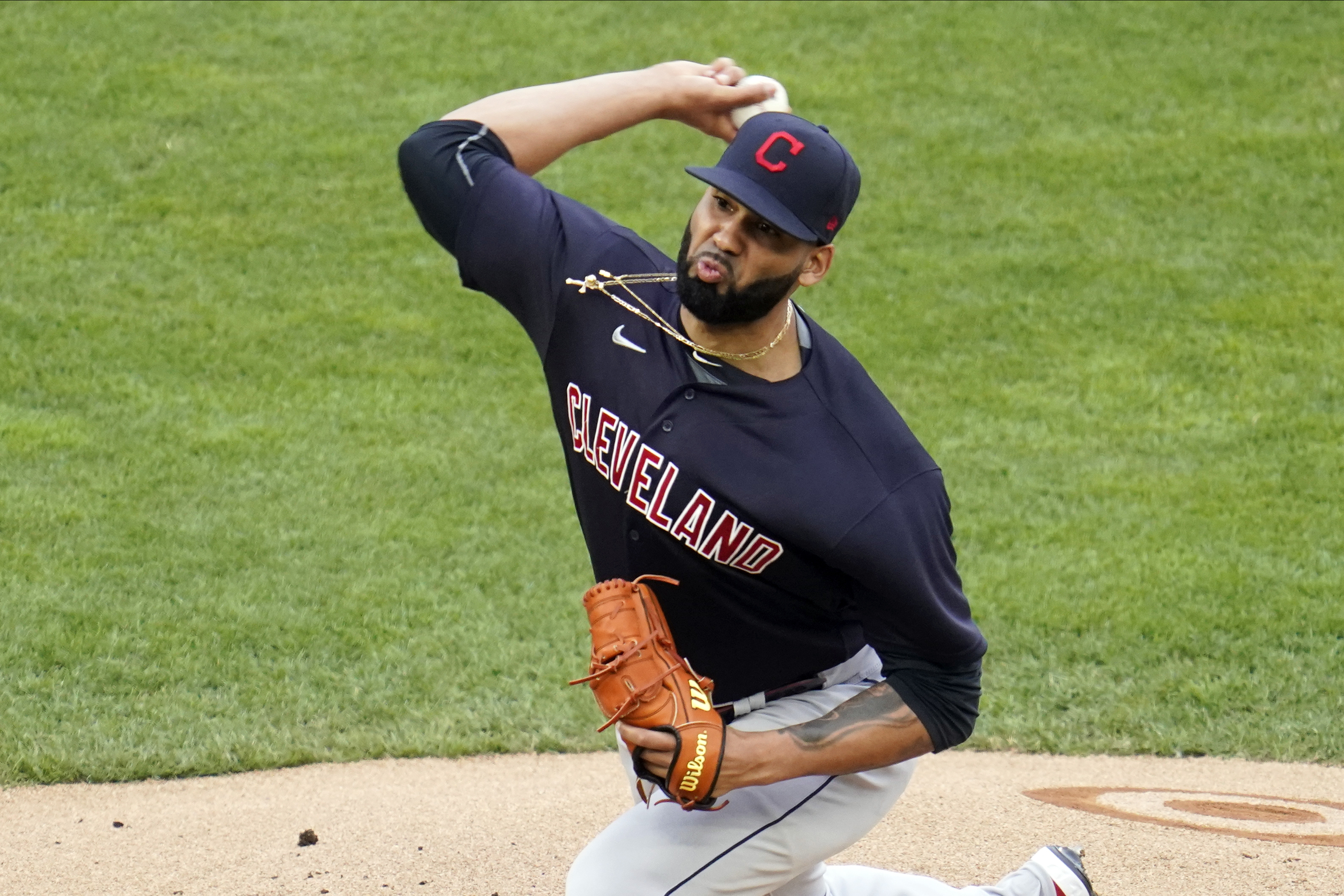 Cleveland Indians beat Twins 4-1 on Eddie Rosario's tiebreaking hit, strong  start by J.C. Mejia 