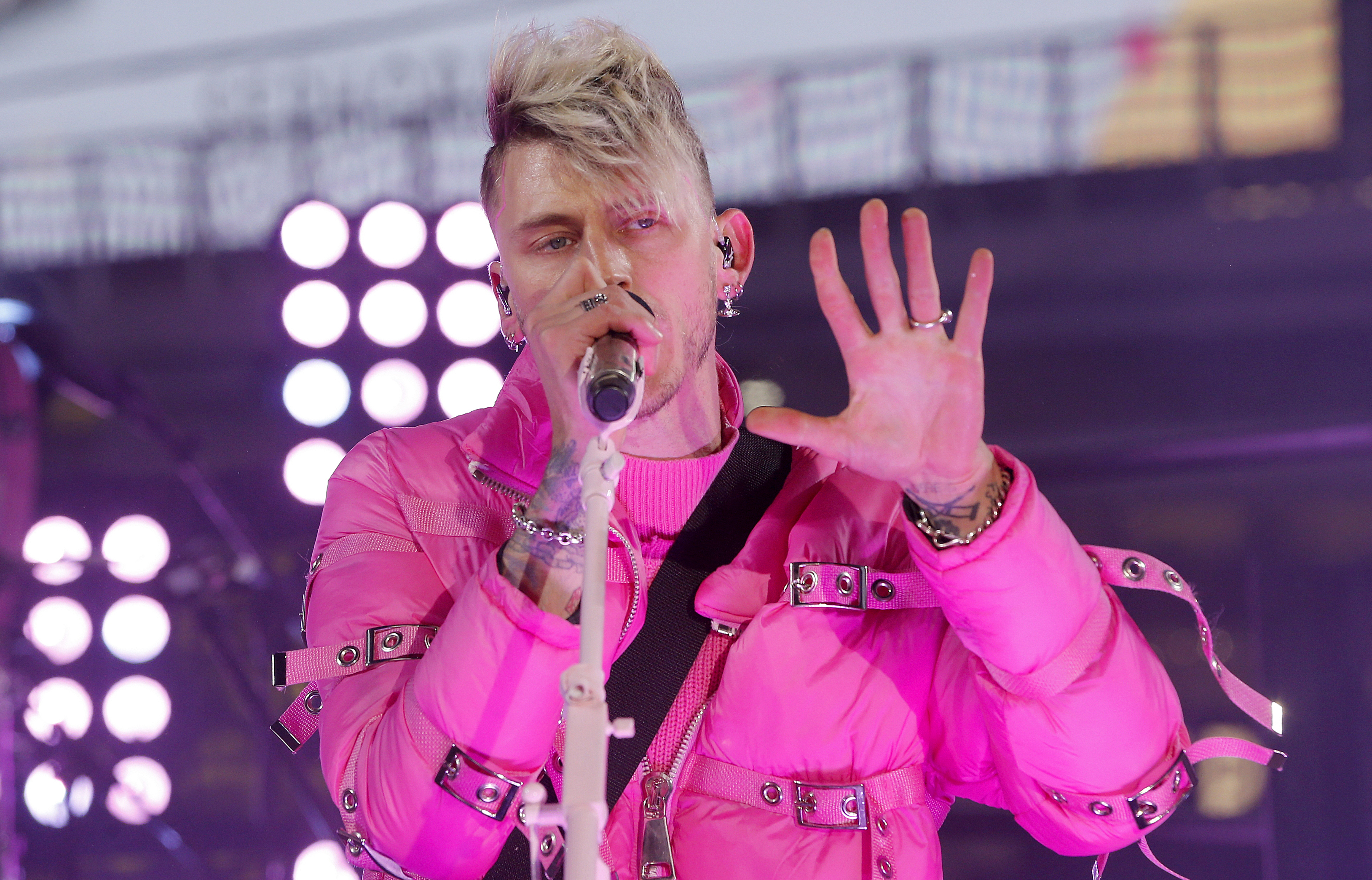 Machine Gun Kelly Plays Full Capacity Show In Florida On Eve Of Tour Announcement Cleveland Com