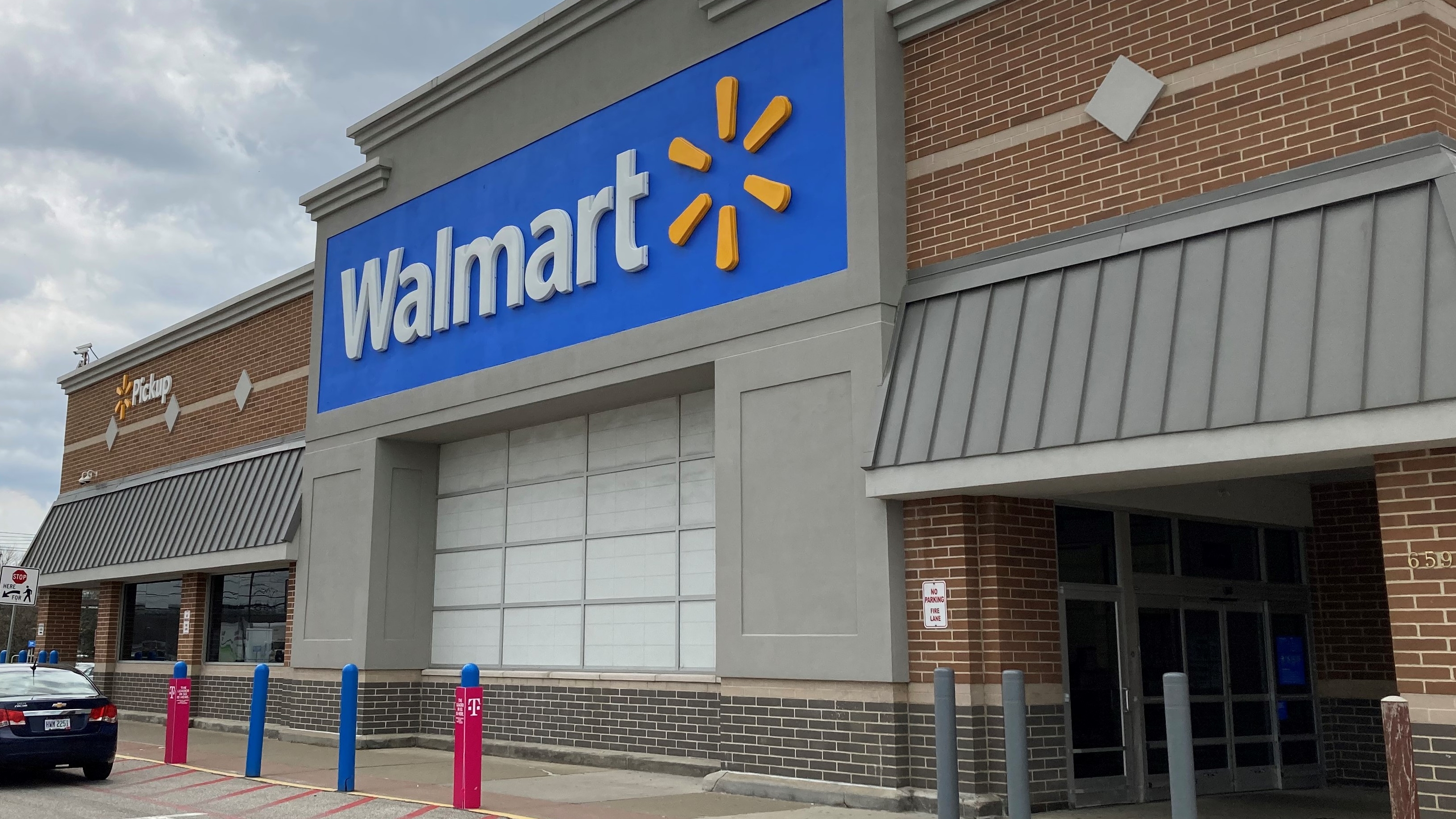 Walmart+ Weekend deal: The $99 Gourmia air fryer is just $59