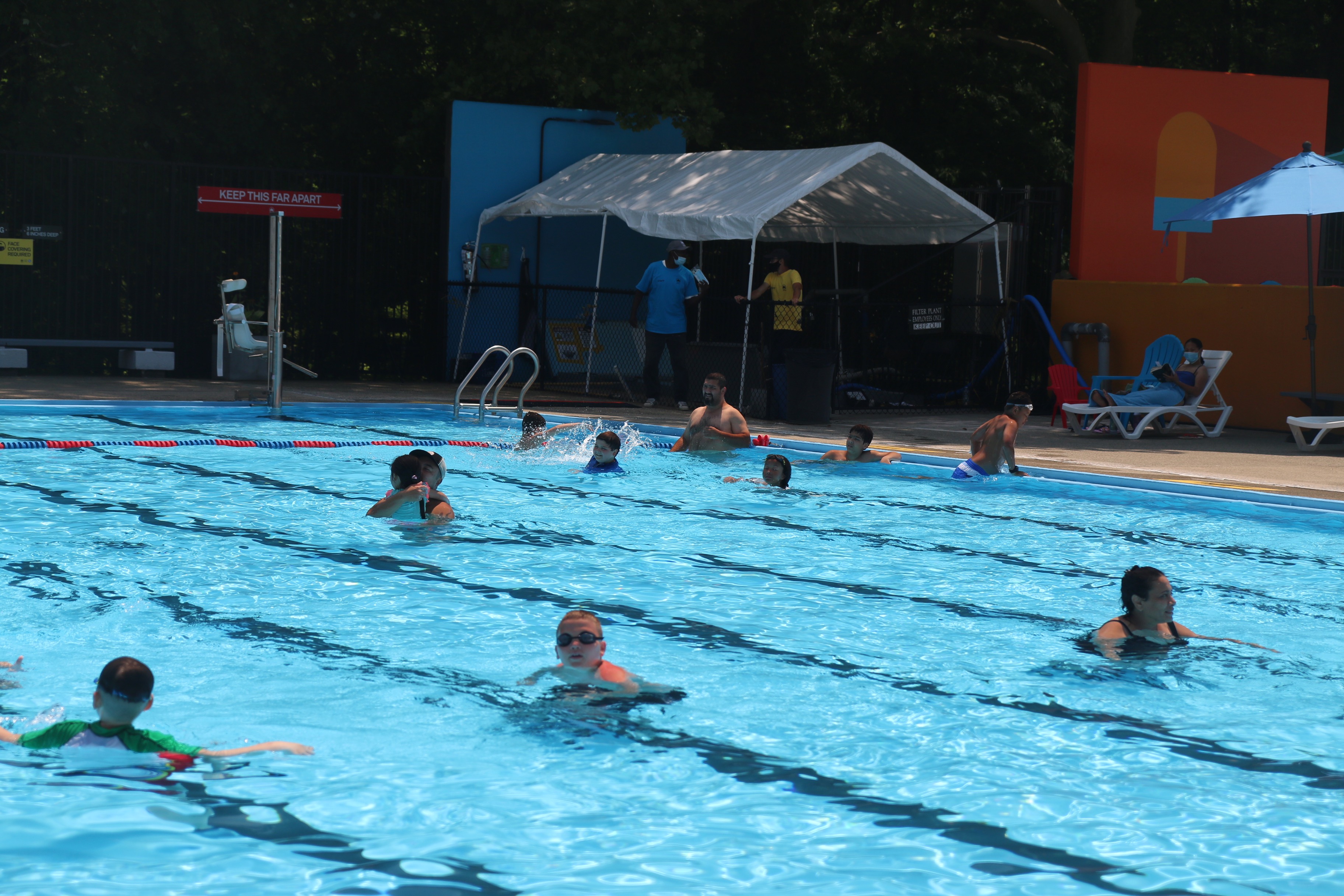 Swimmers get cool at Tottenville Pool - silive.com