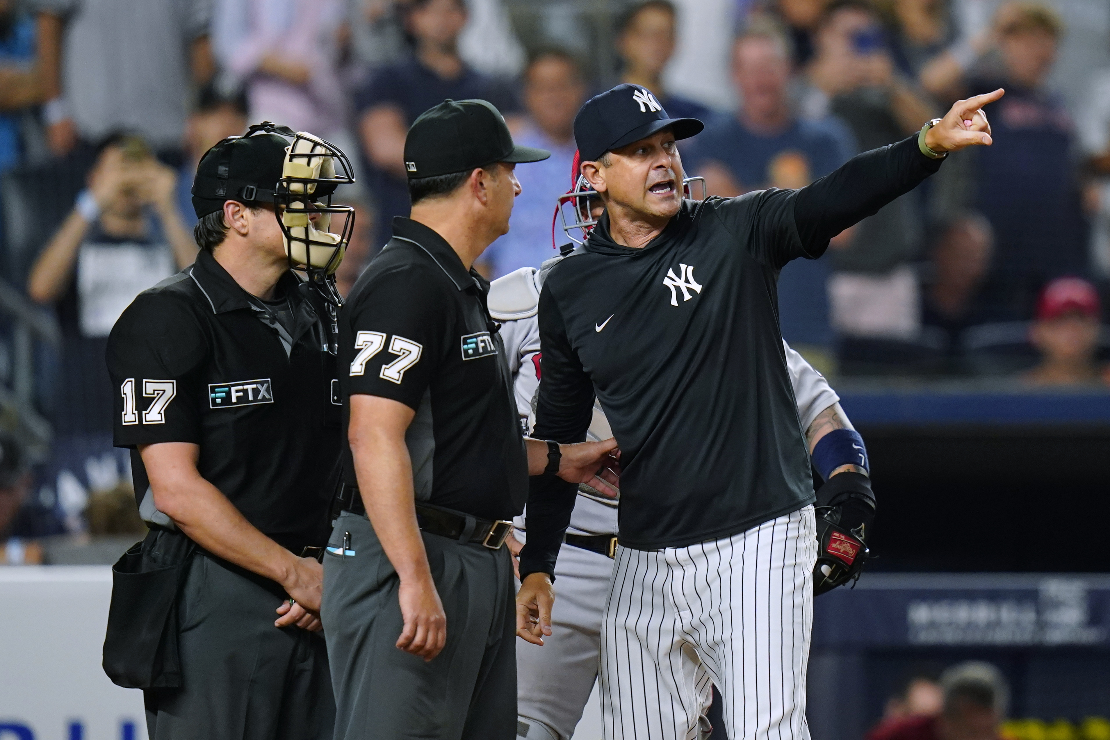 Yankees manager Aaron Boone ejected after replay review confusion