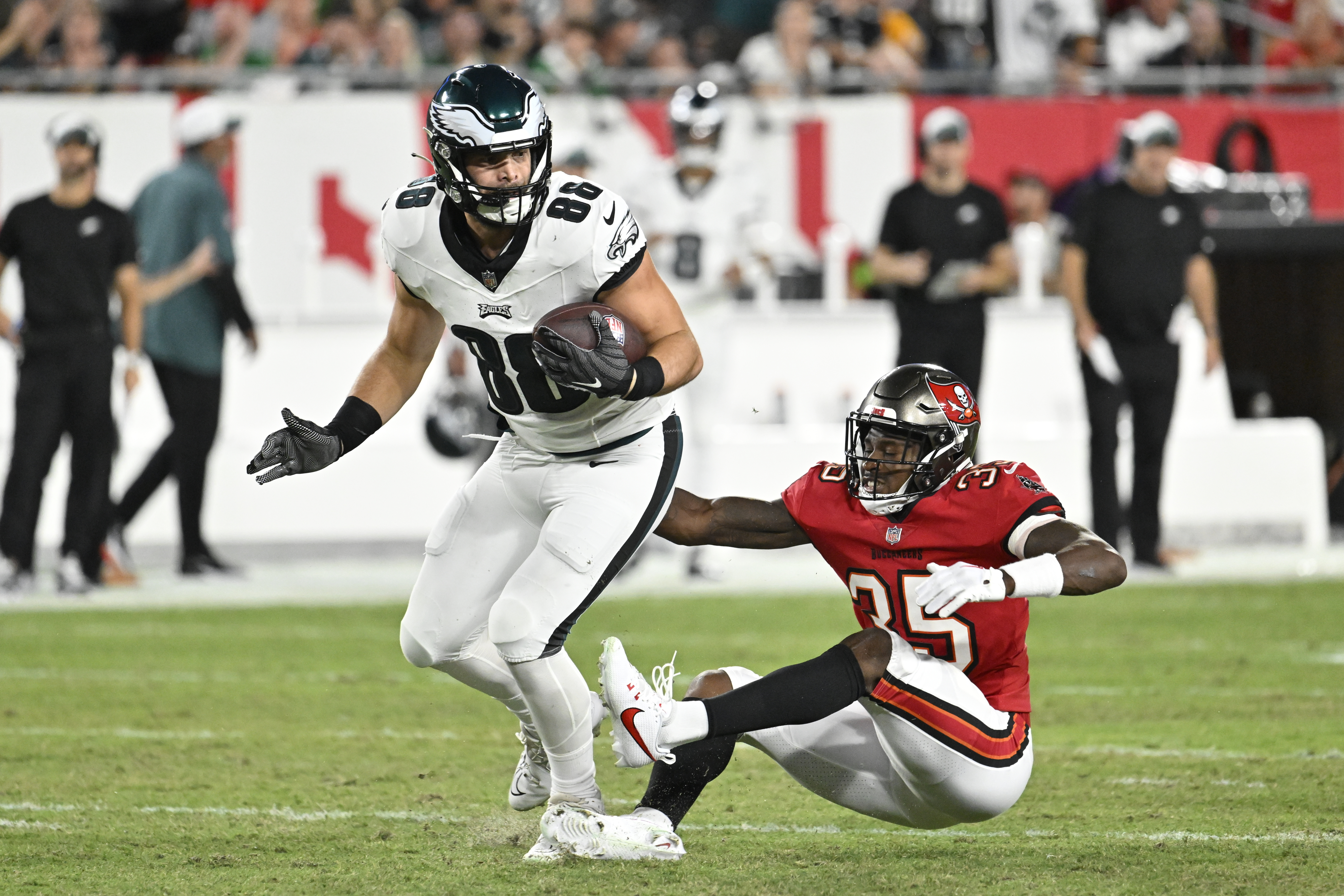 Dallas Goedert End Zone Touchdown Philadelphia Eagles