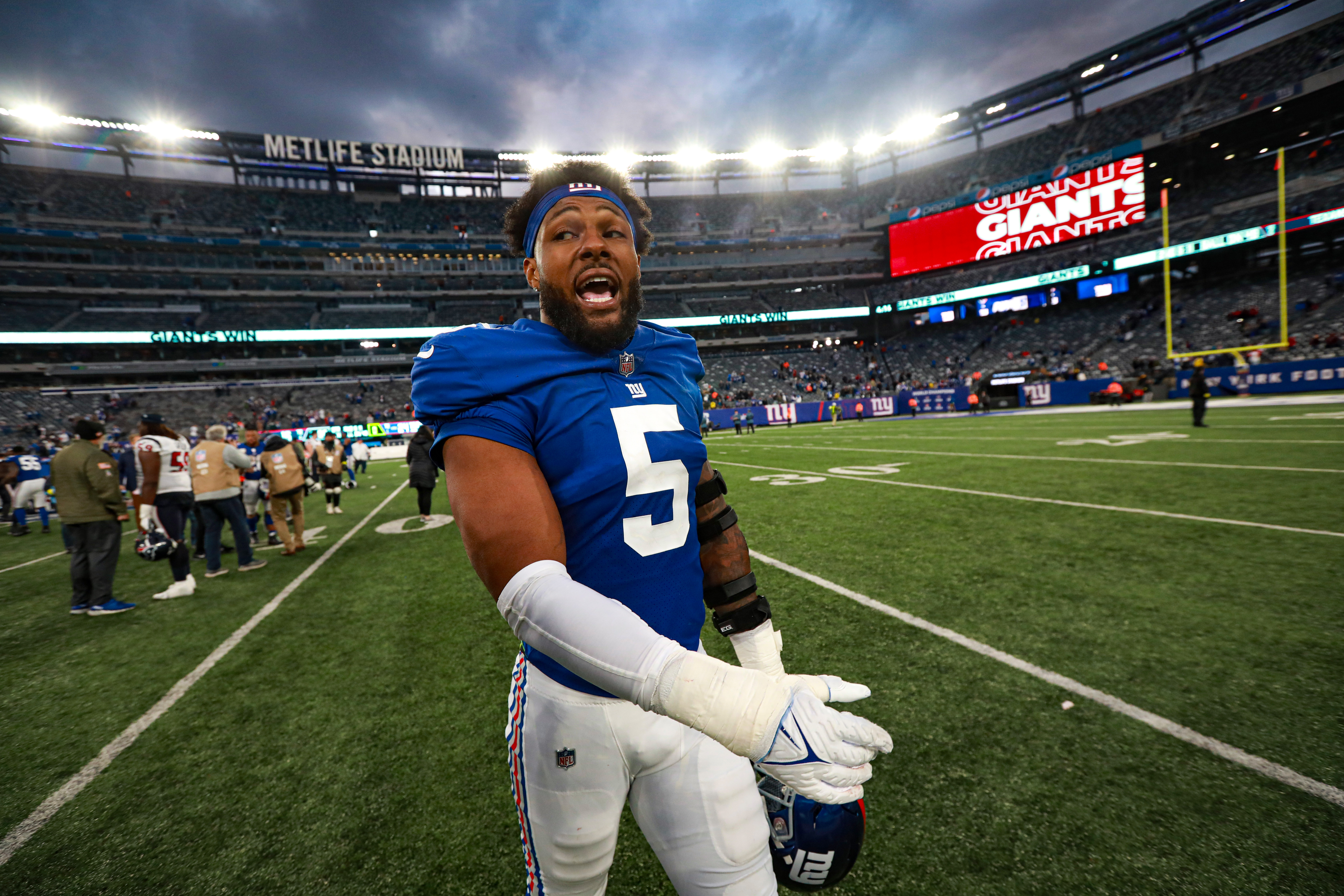 Former Oregon Ducks' star Kayvon Thibodeaux says he was praying, not  pouting during N.Y. Giants' historic comeback win 