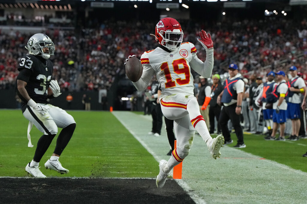 NFL Player Props: Patrick Mahomes, Kadarius Toney, More Prop Picks for  Super Bowl 57