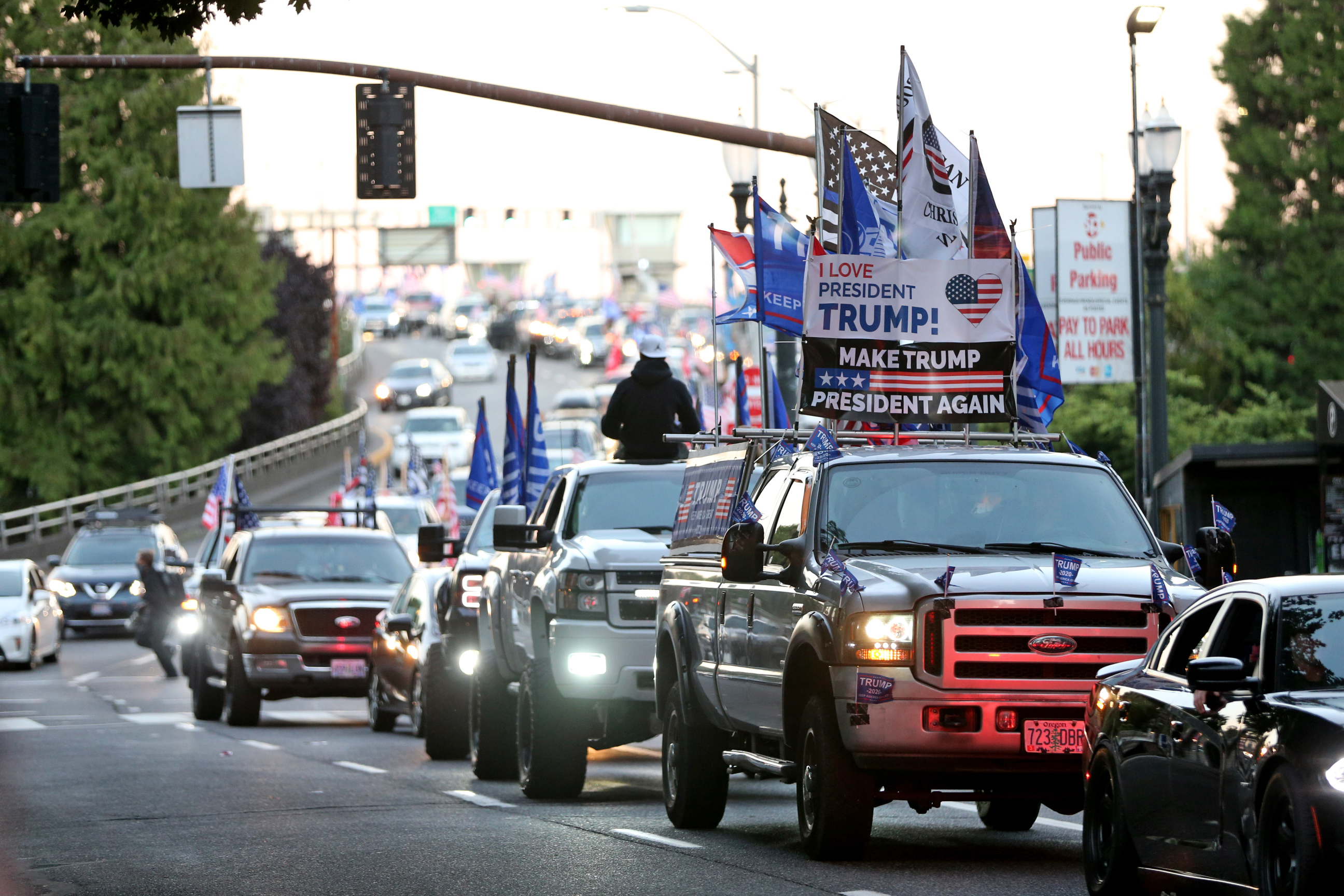 Trump event draws hundreds to Portland Area - oregonlive.com