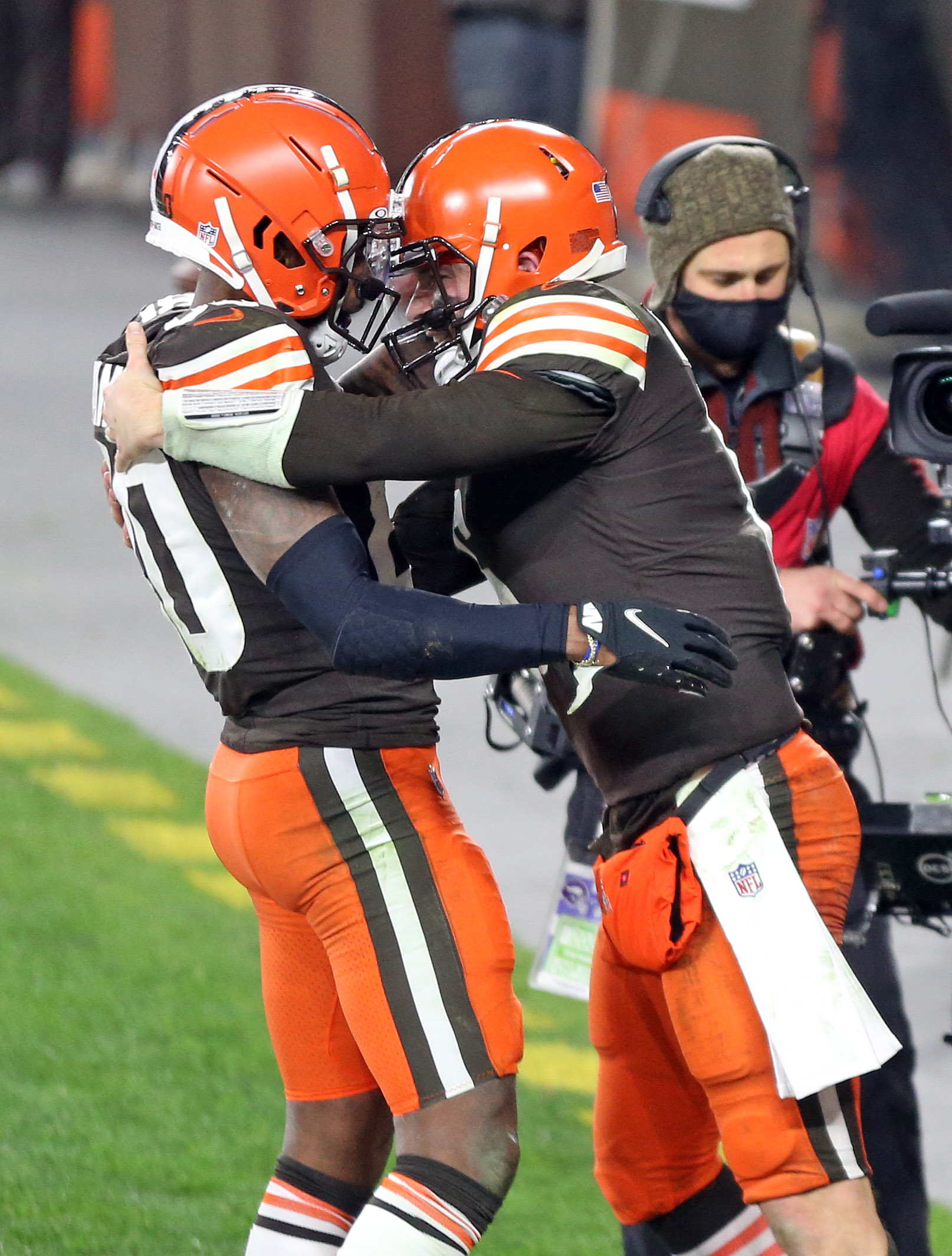 Quarterbacks Mayfield, Herbert highlight Browns-Chargers – News-Herald