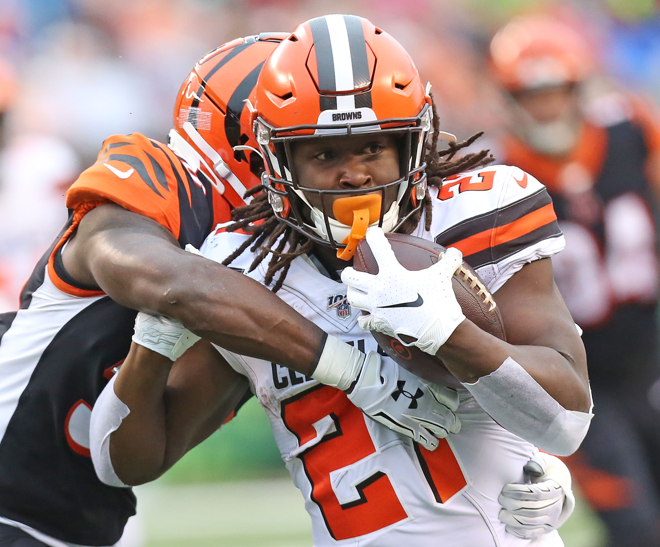 Kareem Hunt signs 2nd-round tender with the Browns worth $3.259 million 