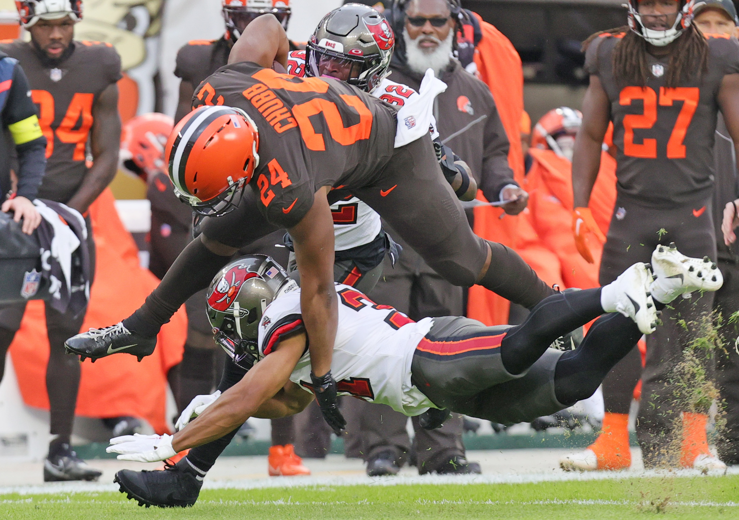 Cleveland Browns running back Nick Chubb (24) rushes for yardage during the  second half of an N …