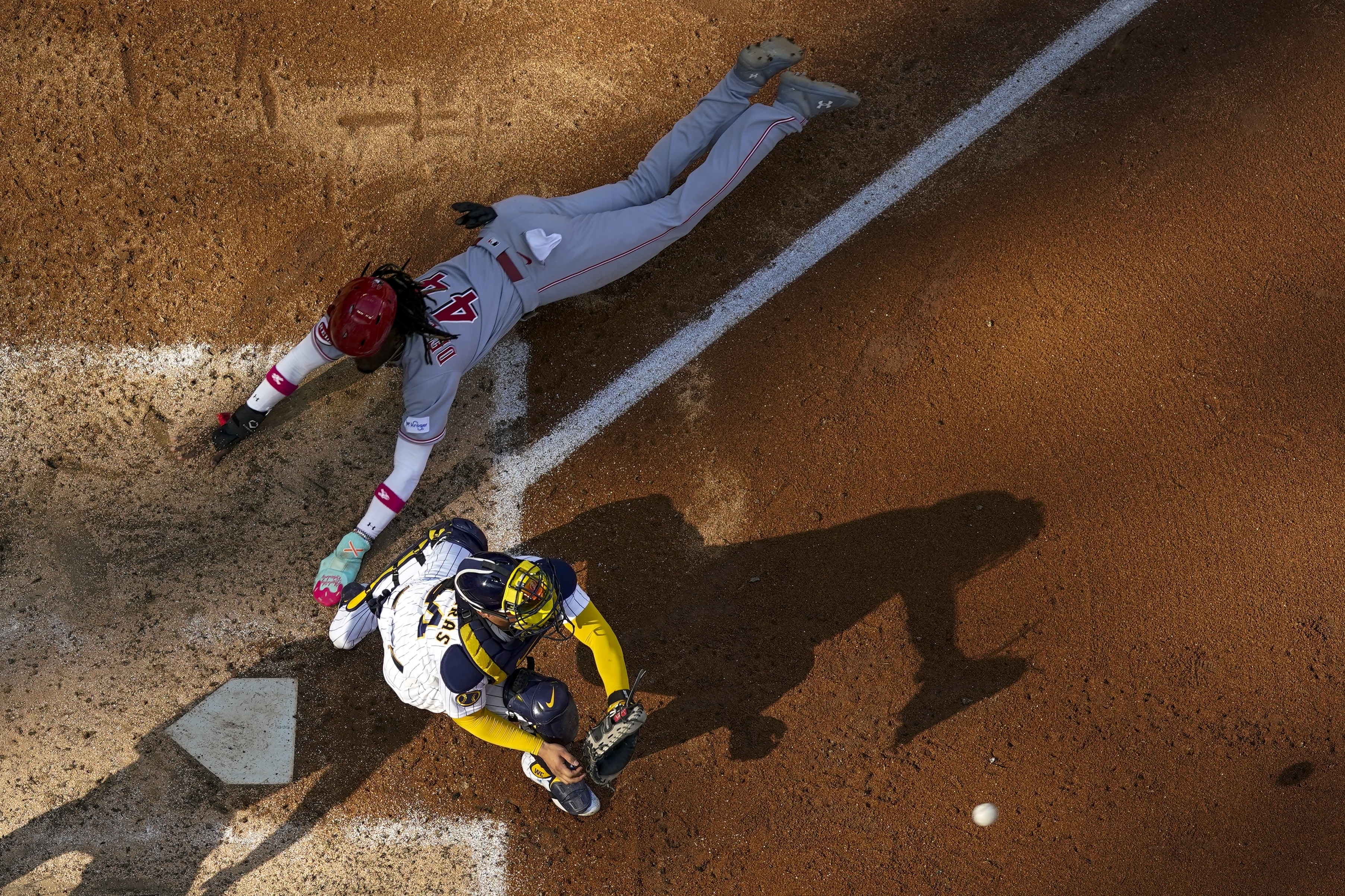 Elly De La Cruz rips hard-hit double, walks twice in debut