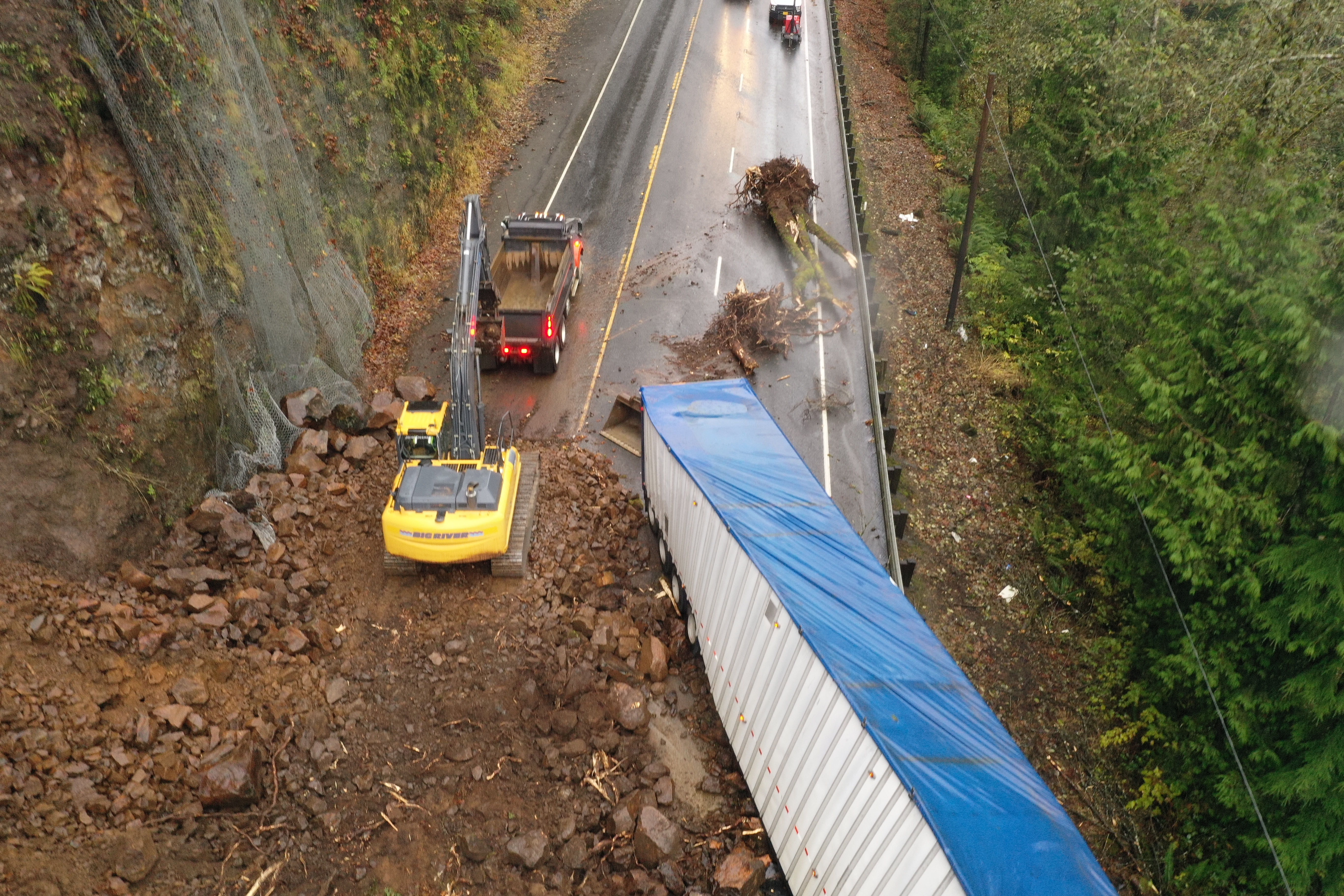 Watch Crews begin U.S. 30 landslide cleanup east of Astoria road