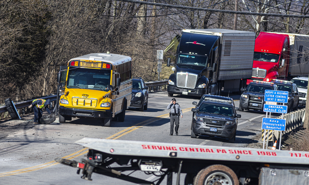 Harrisburg charter bus crash: 3 people dead, police say - WHYY