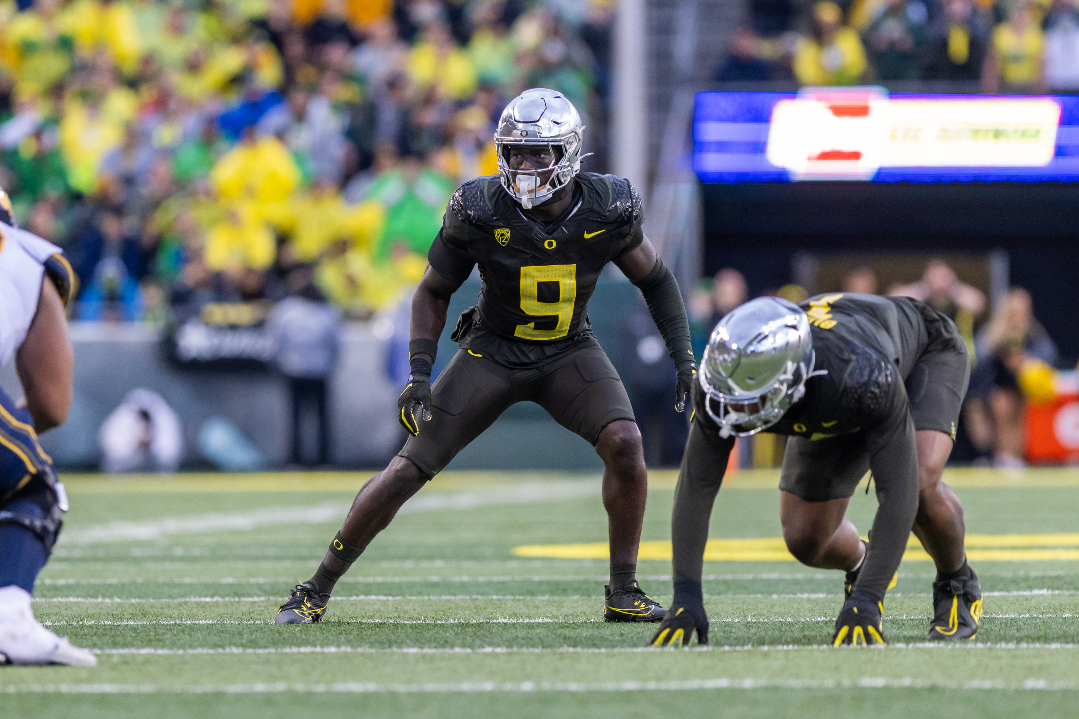 Jamal Hill's move to linebacker proving beneficial to improved Oregon  football defense - oregonlive.com