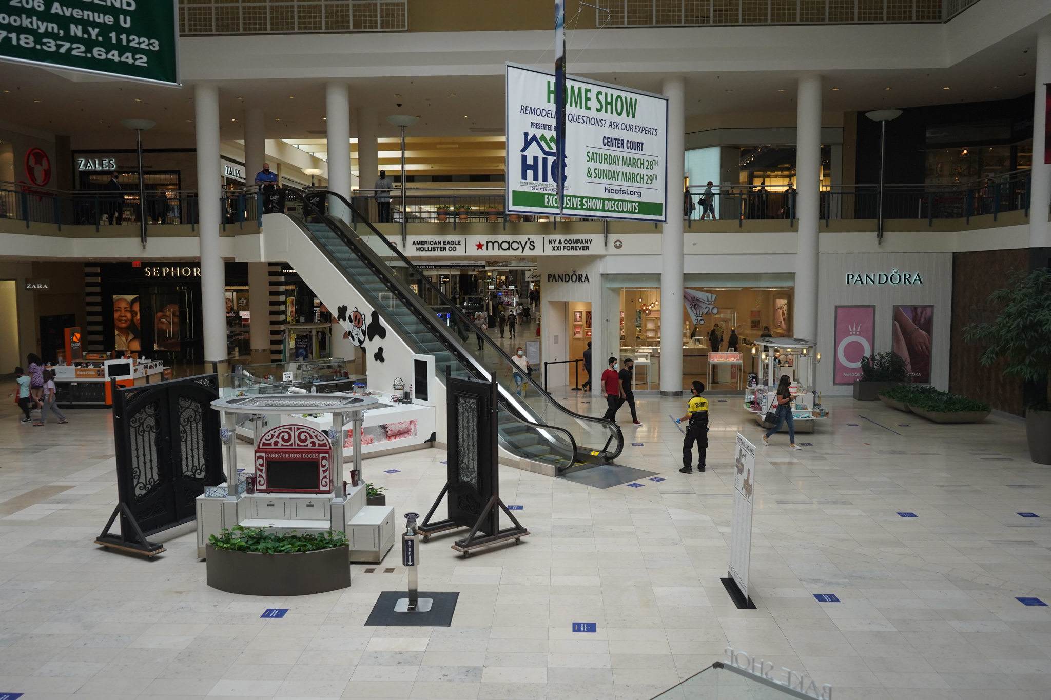 Staten Island Mall reopens: Here's what it's like inside 
