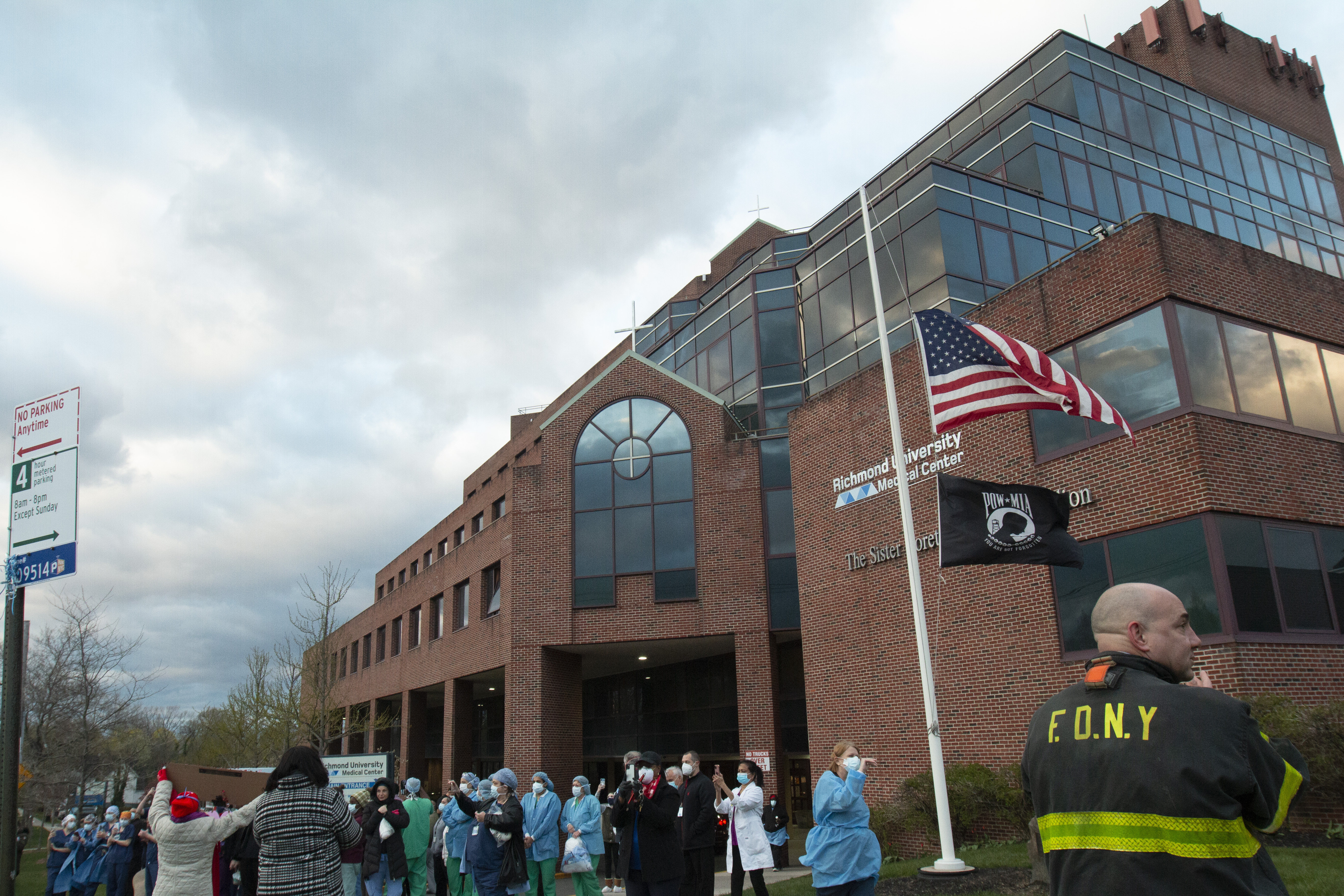 Staten Islanders came to West Brighton on Friday, April 10, 2020, to show their support for healthcare workers at Richmond University Medical Center. (Staten Island Advance/ Paul Liotta)