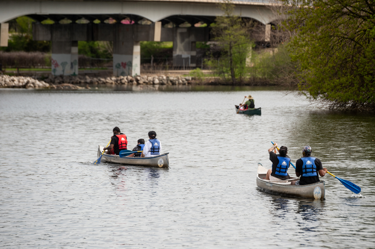 Warm weather draws kayakers, canoers to Gallup Park Canoe Livery