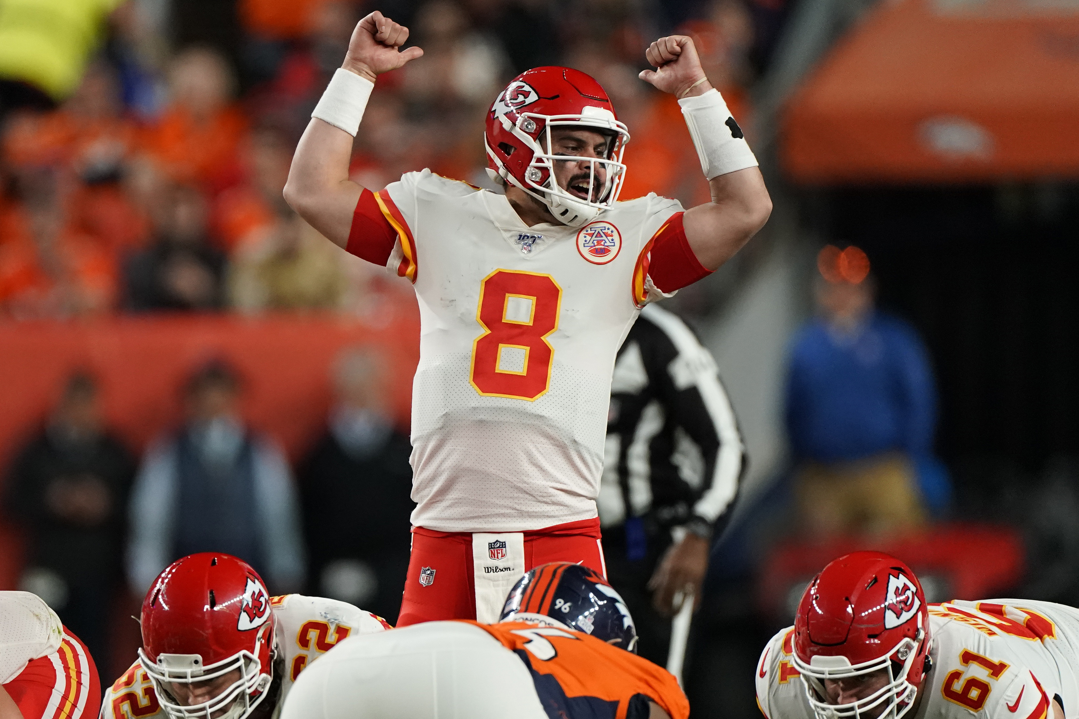 Chiefs sign QB Matt Moore after Chad Henne fractures ankle