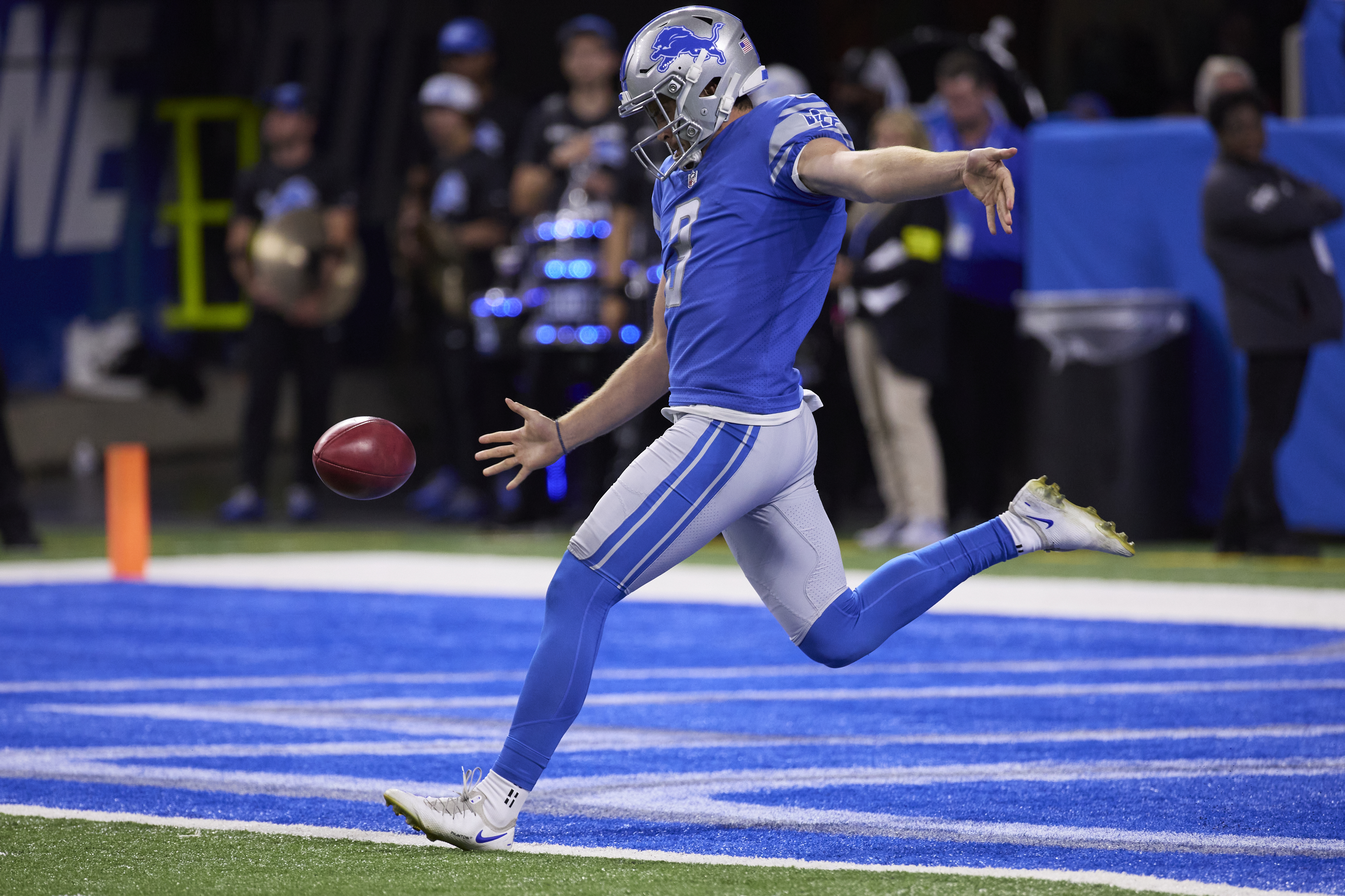 Detroit Lions punter Jack Fox (3) punts against the Washington Commanders  during an NFL football game, Sunday, Sept. 18, 2022, in Detroit. (AP  Photo/Rick Osentoski Stock Photo - Alamy