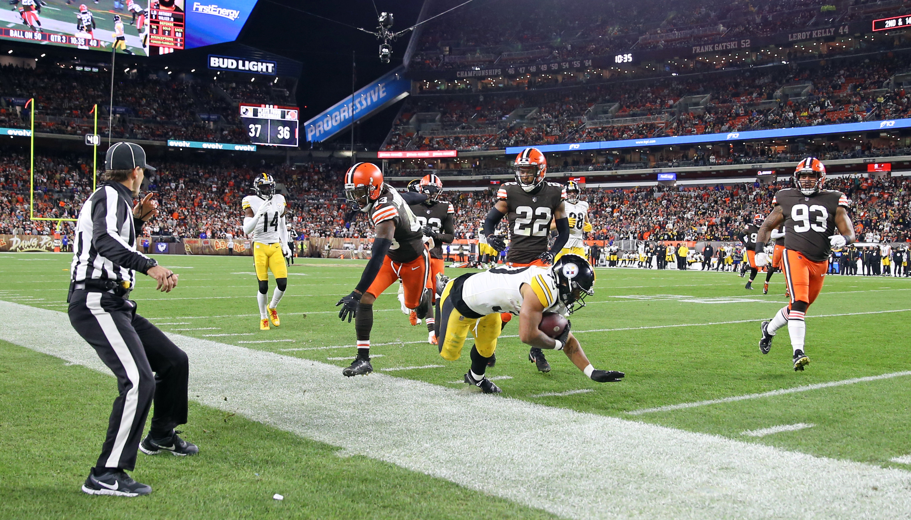 Browns beat down the Steelers 31-10