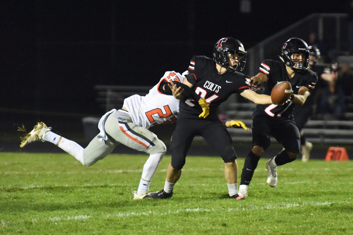 Oregon high school football: Crater Comets at Thurston Colts ...