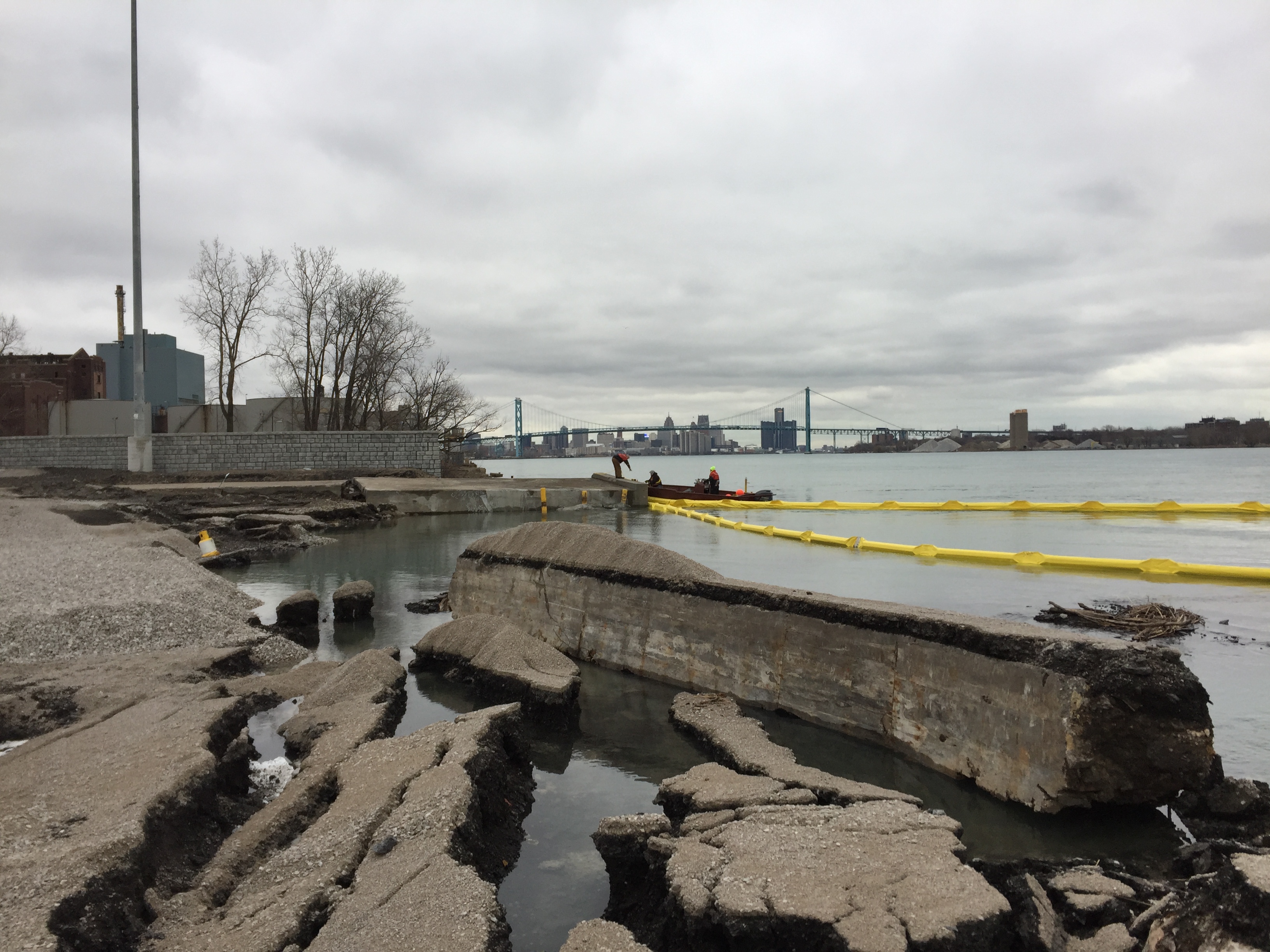 Detroit River dock collapse
