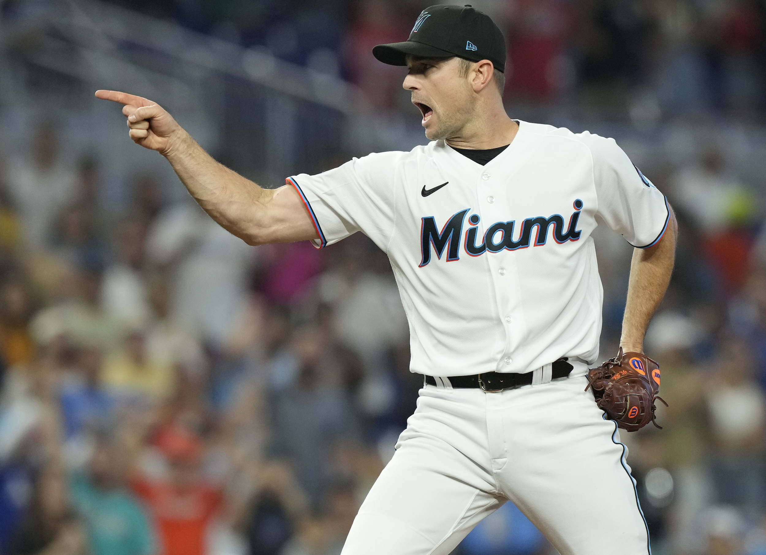 David Robertson trade: Mets send rental reliever to NL East rival Marlins  for two prospects 