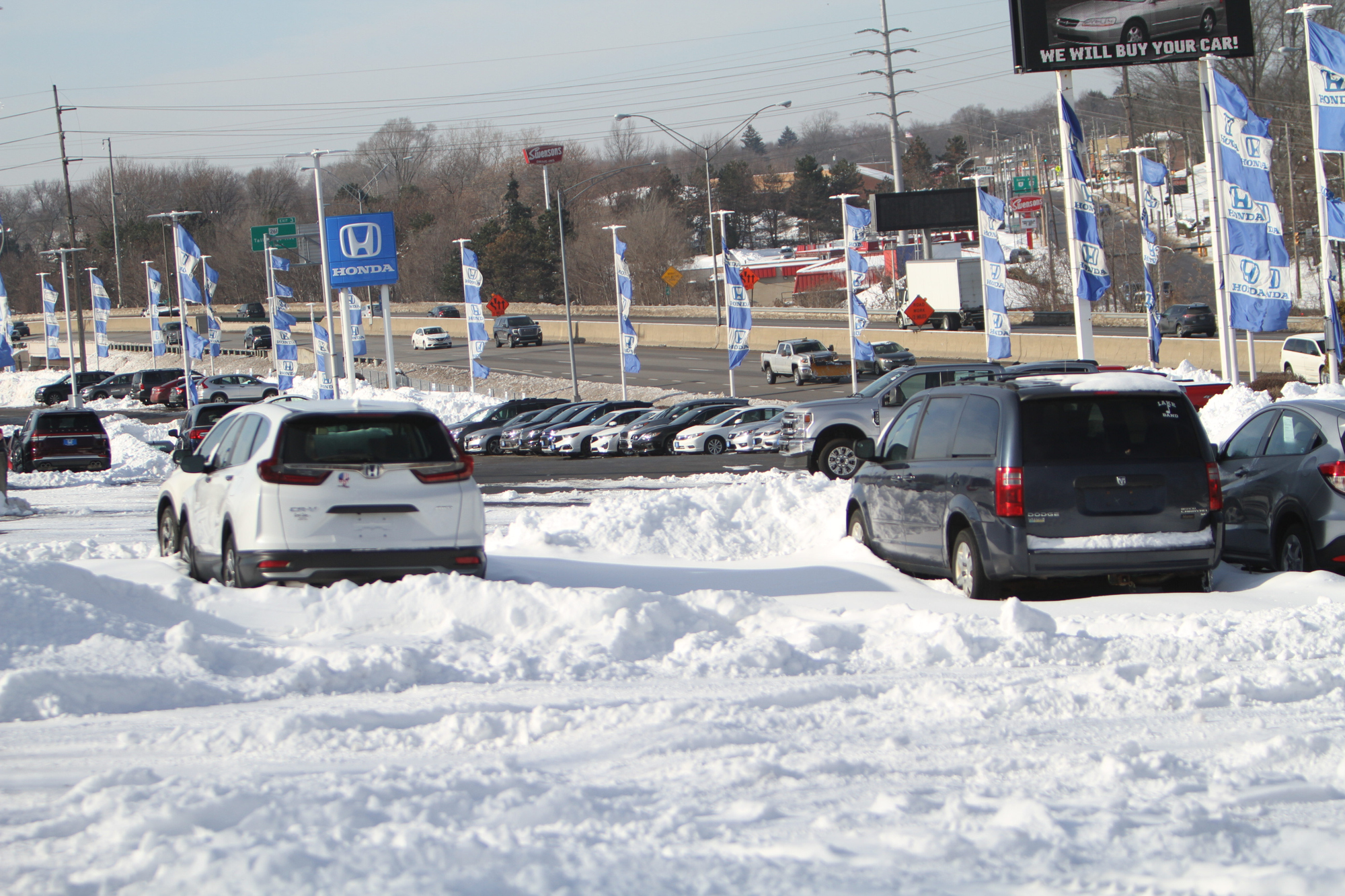 Nearly empty car lot at Great Lakes Honda in Akron - cleveland.com