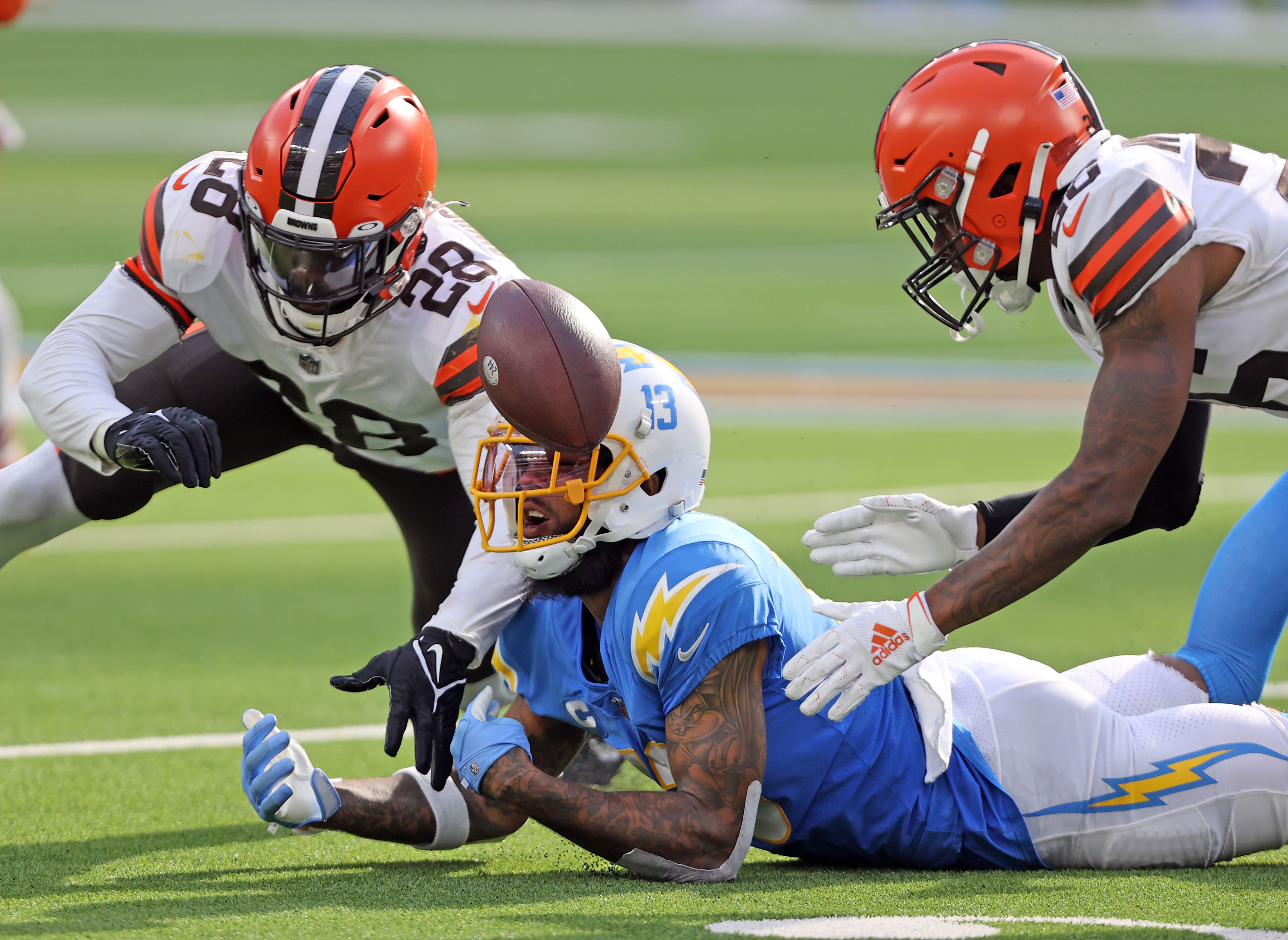 photographers favorite photos from Cleveland Browns' 30-28  loss to Los Angeles Chargers 