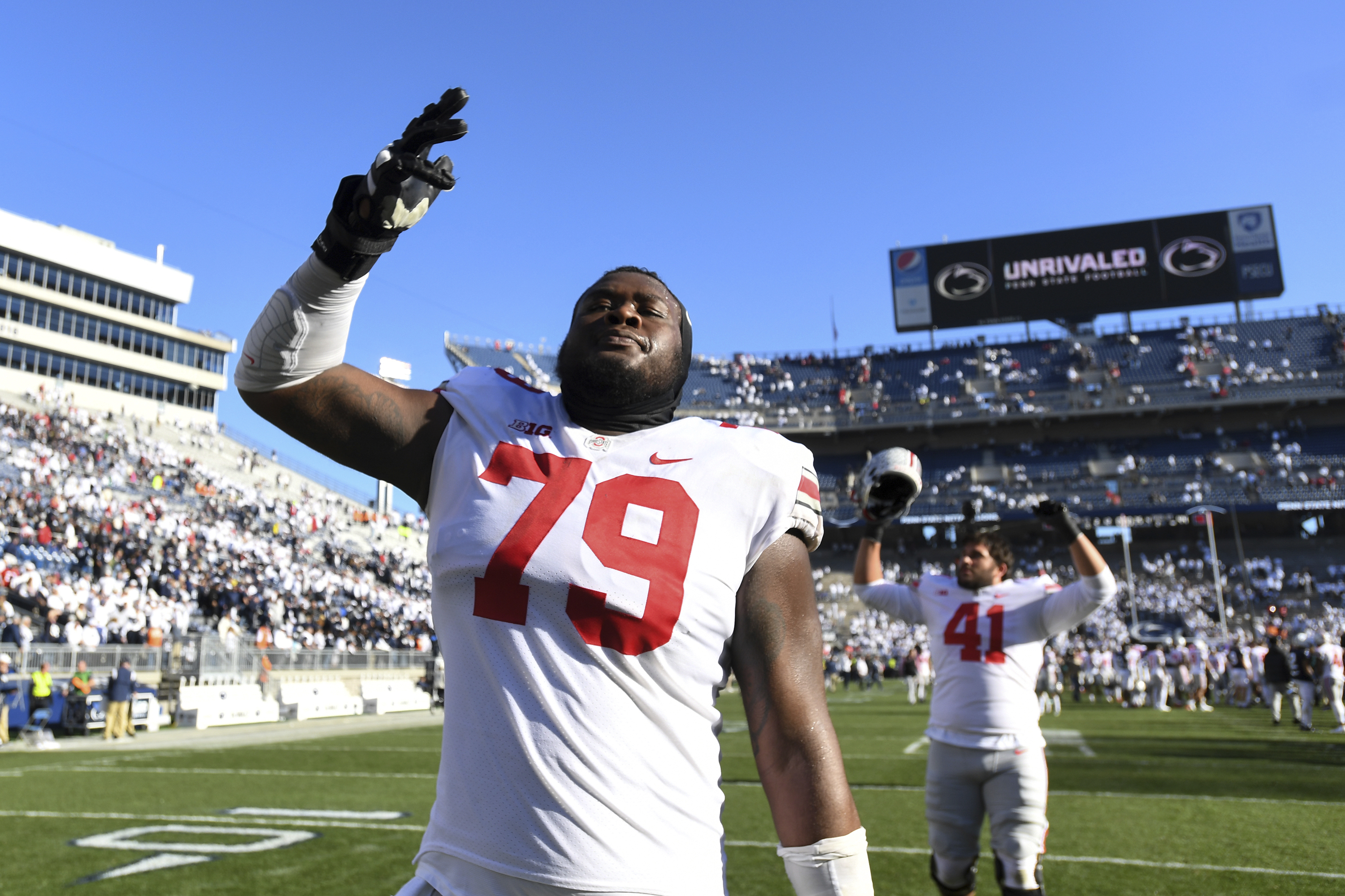 Browns' new big man Dawand Jones nearly picked KSU basketball over