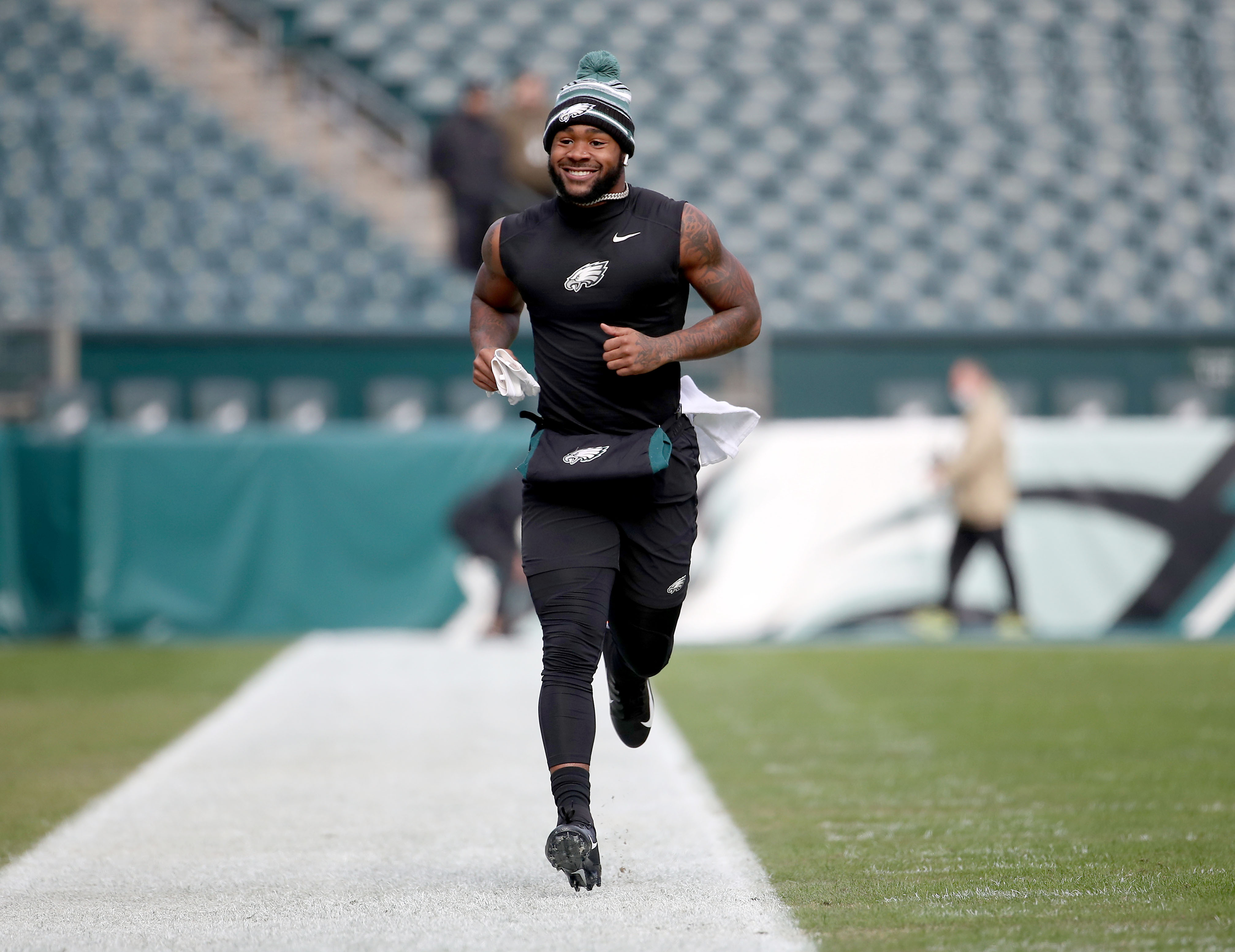 Philadelphia Eagles warm up before game against New Orleans Saints