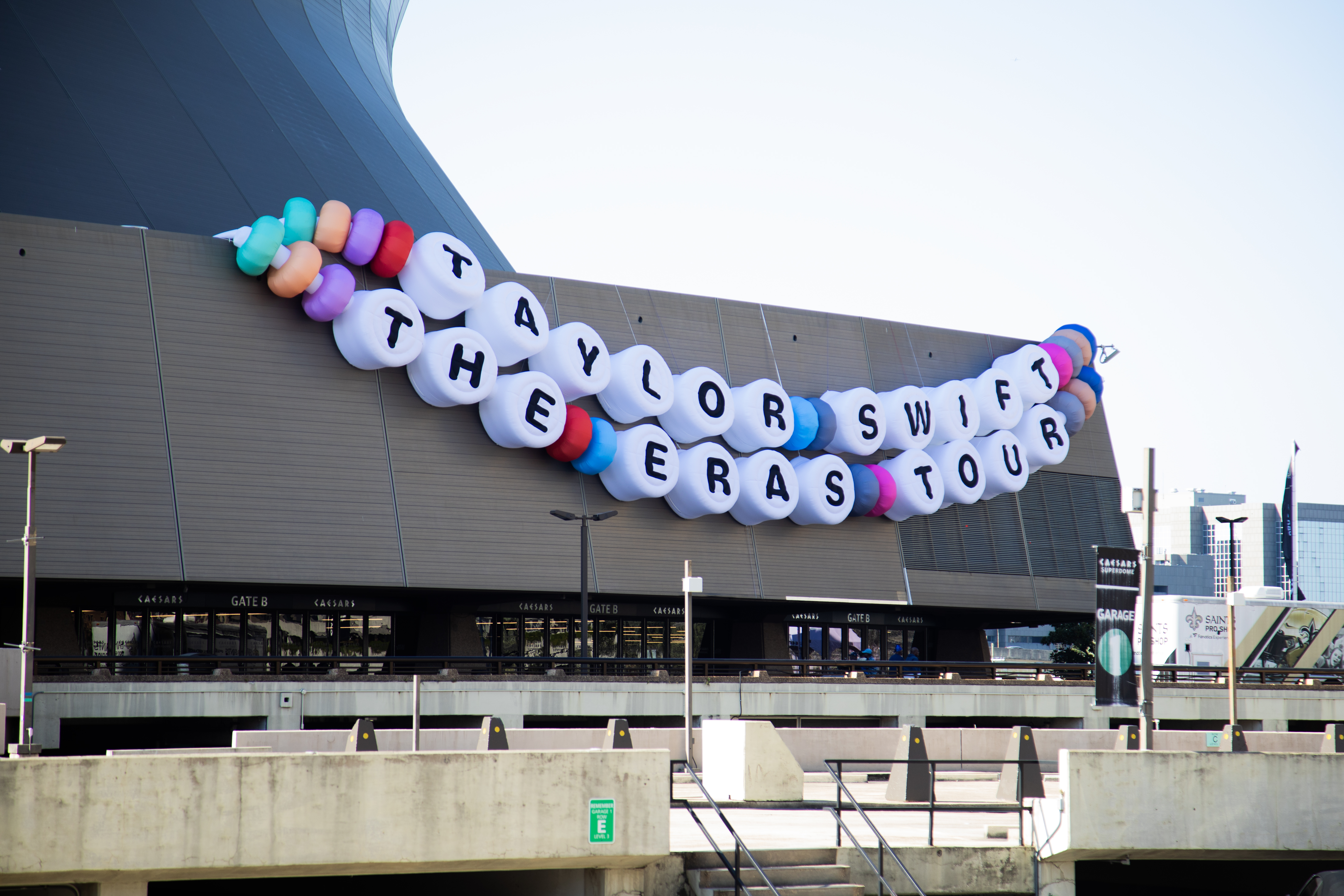 140-foot-long friendship bracelets welcome Taylor Swift to New