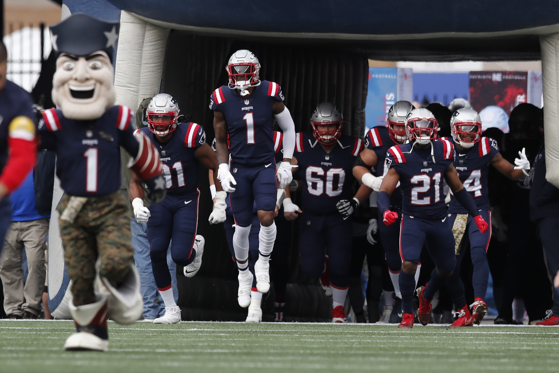 Undefeated New England Patriots rain on Cleveland Browns parade