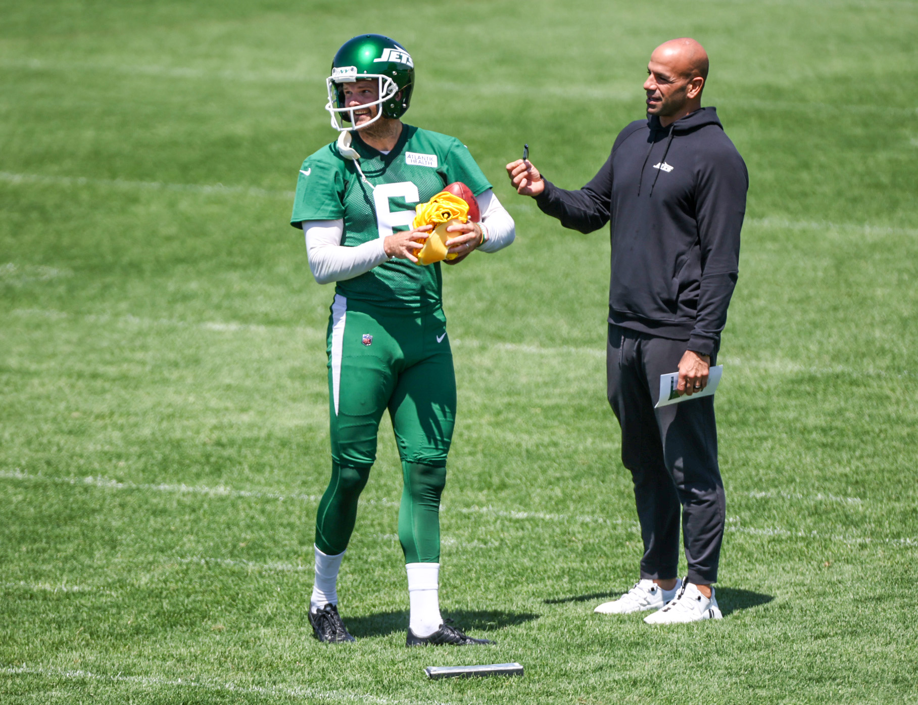 Quarterback Aaron Rodgers practices at New York Jets OTAs - nj.com