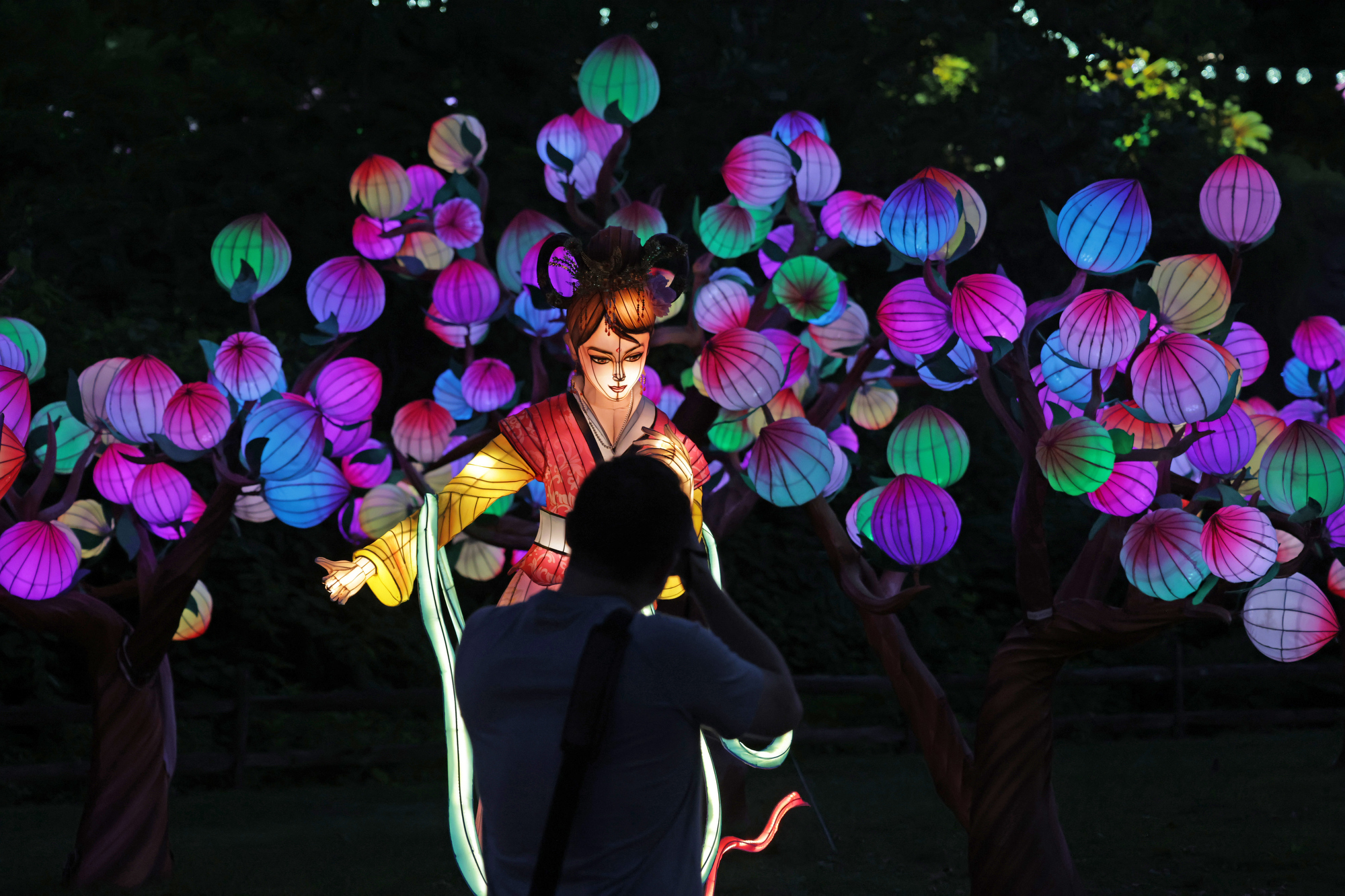 Cleveland Zoo's Asian Lantern Festival returns