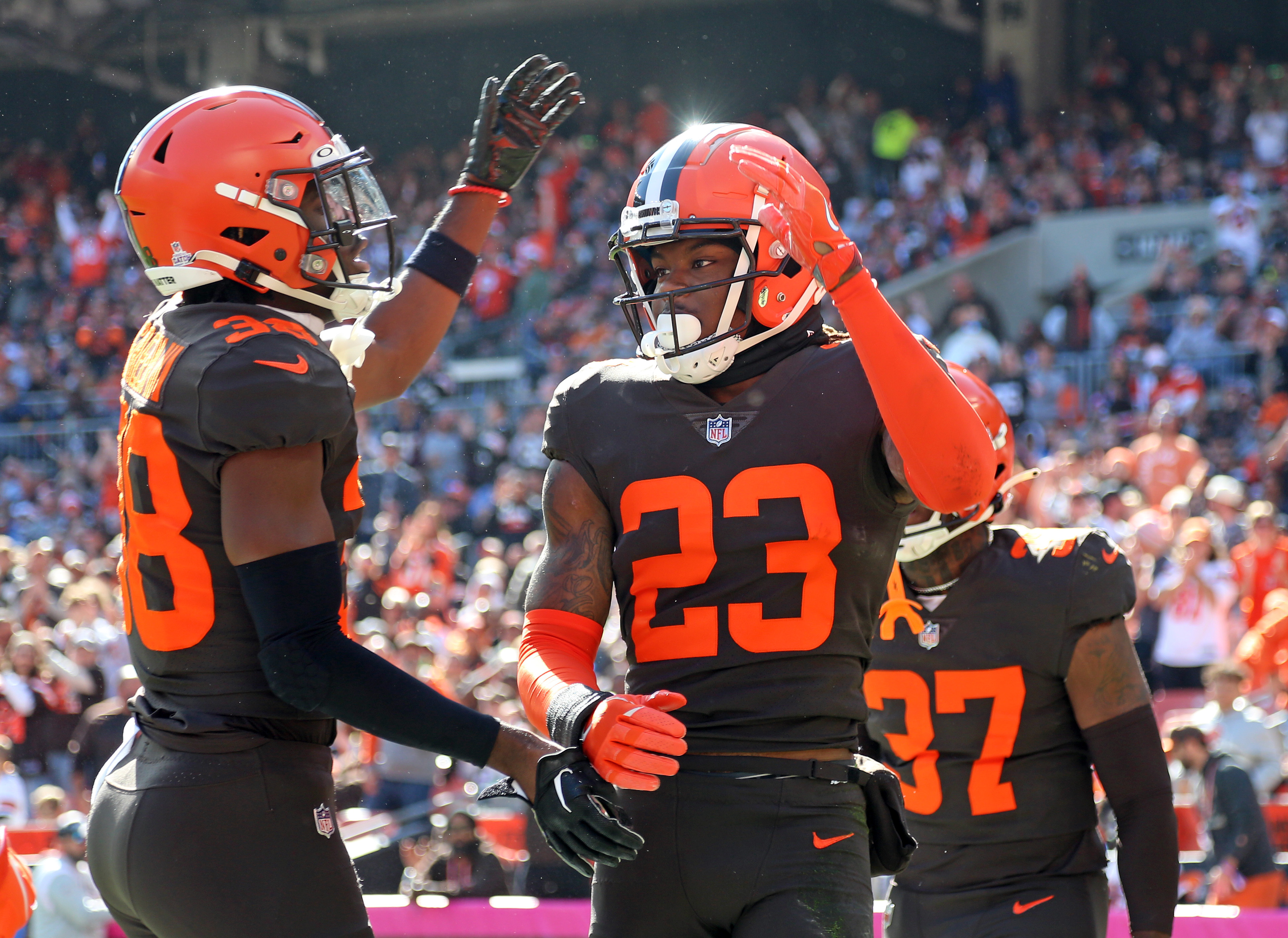 Cleveland Browns-L.A. Rams Halftime Scribbles: Tough defense