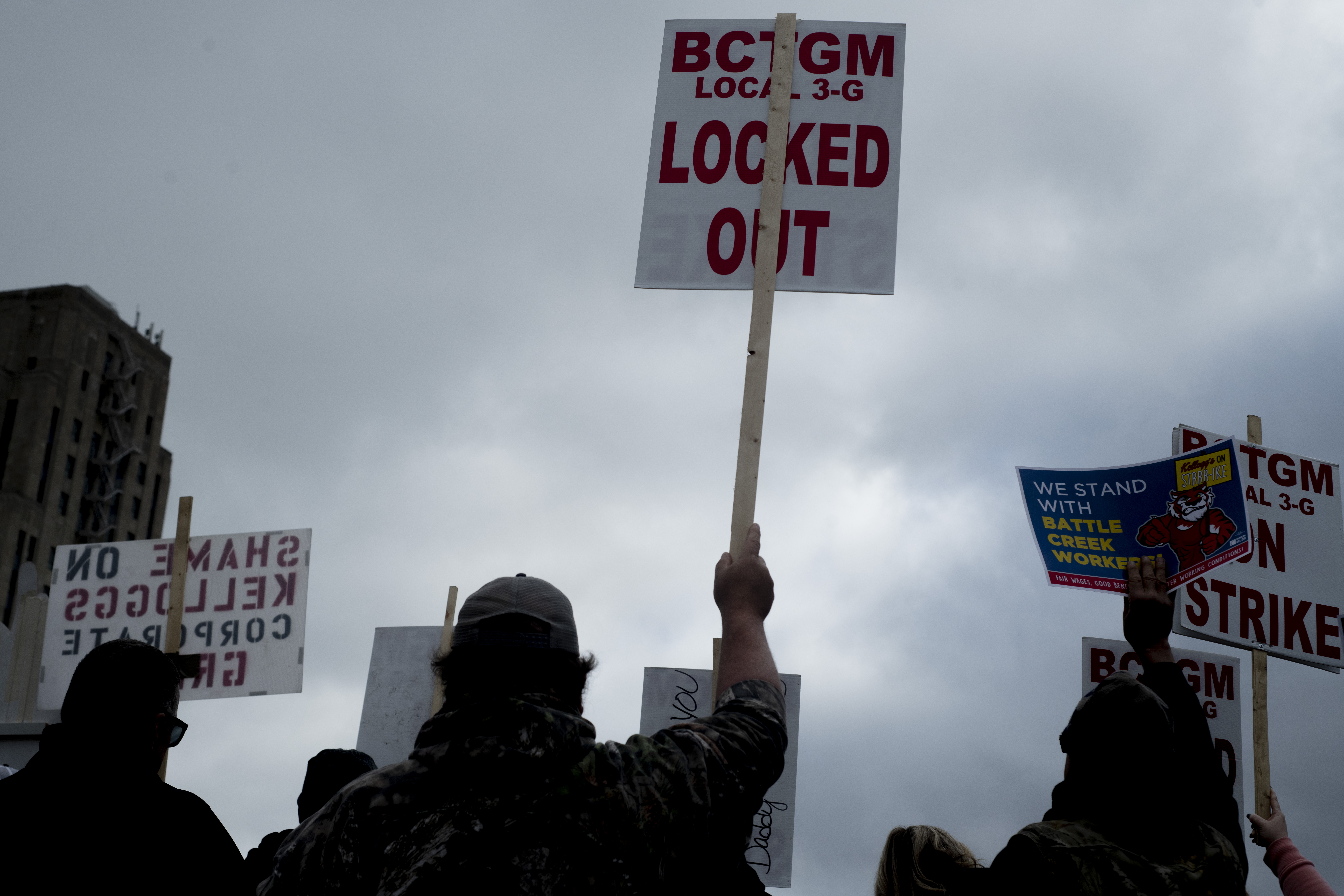 Kellogg's union approves new contract ending strike after 11 weeks -  mlive.com
