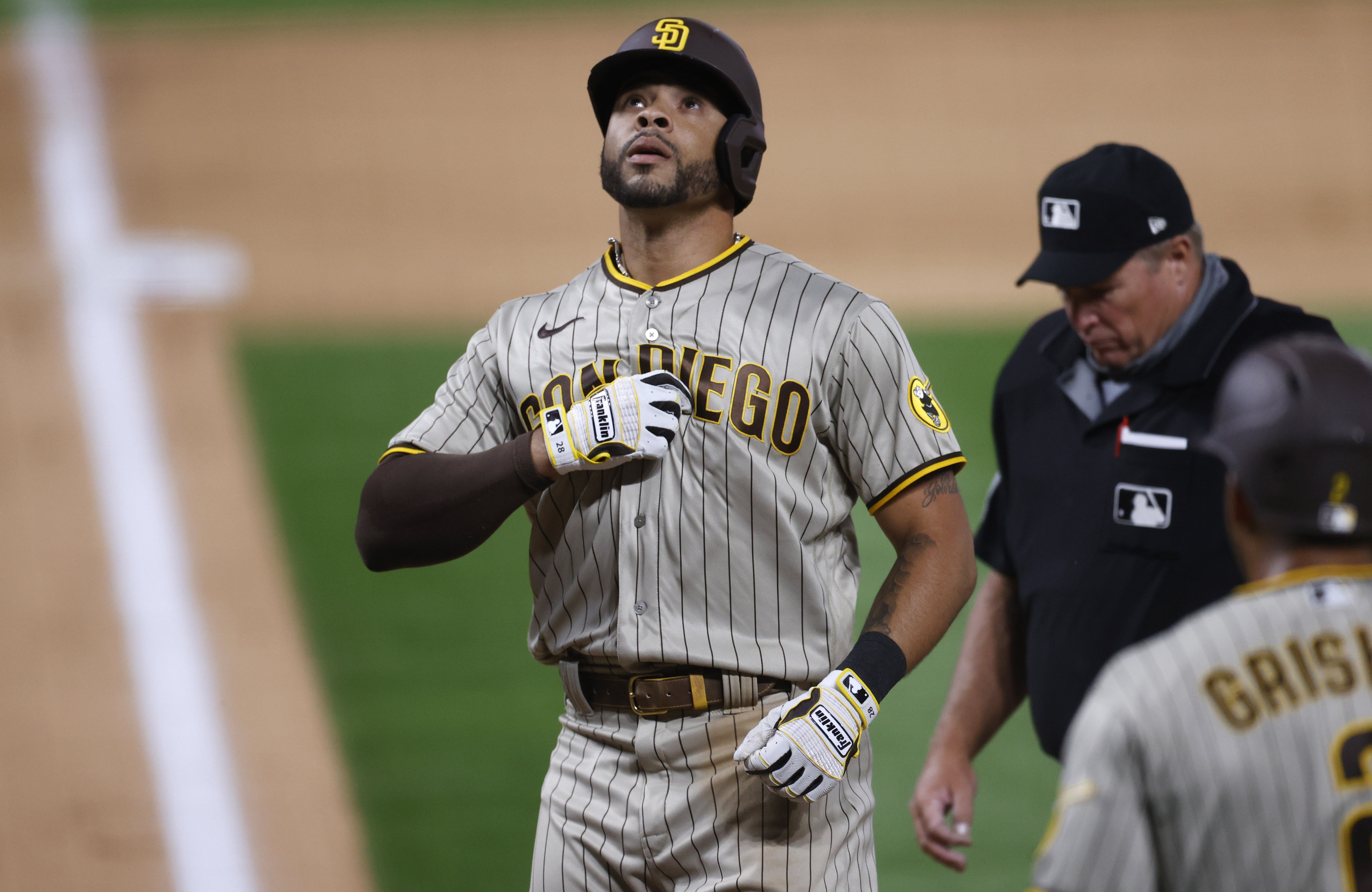 Padres' Tommy Pham recovering after being stabbed outside strip