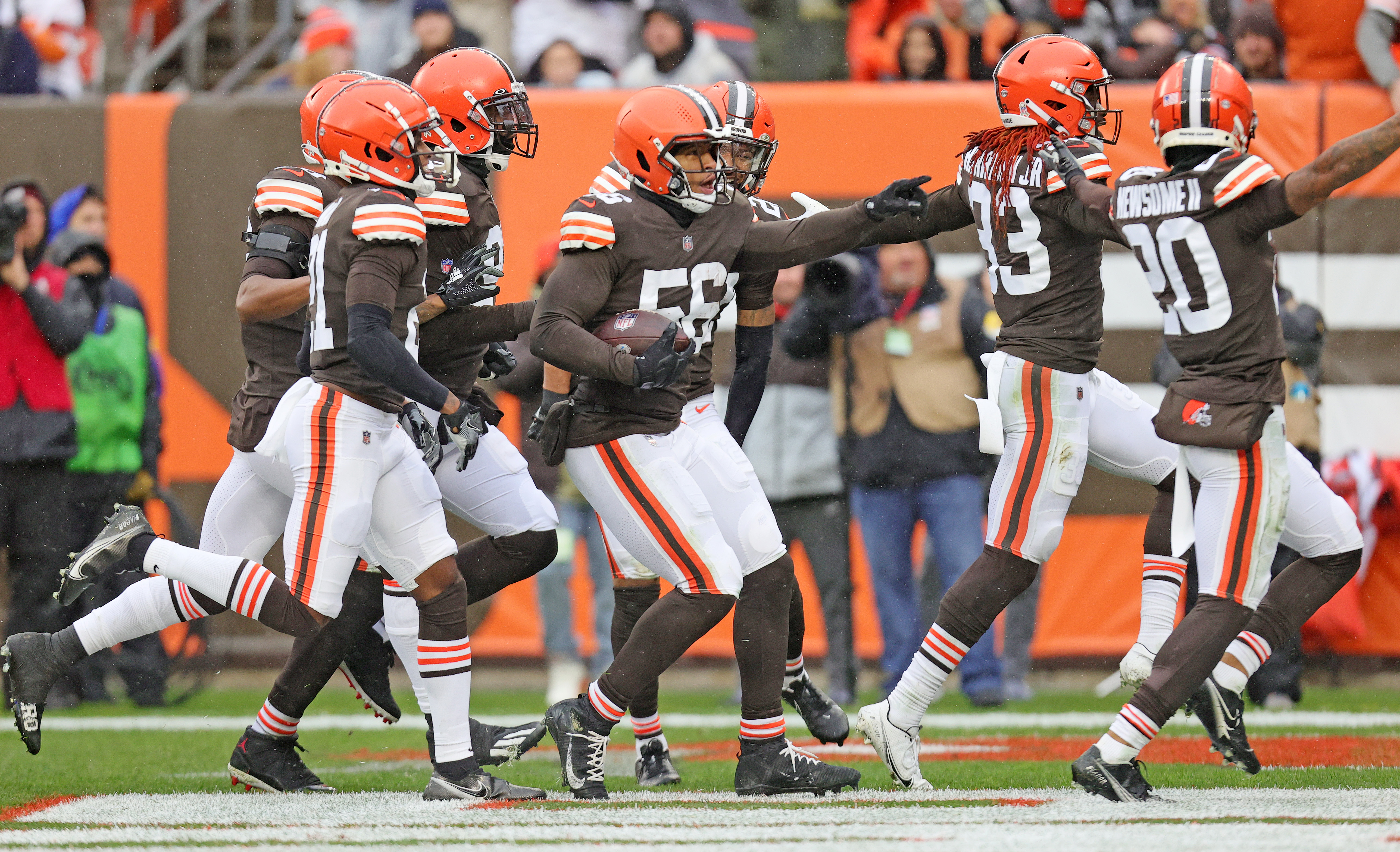 How Myles Garrett, Denzel Ward and the rest of the Browns defense graded  vs. the Buccaneers 