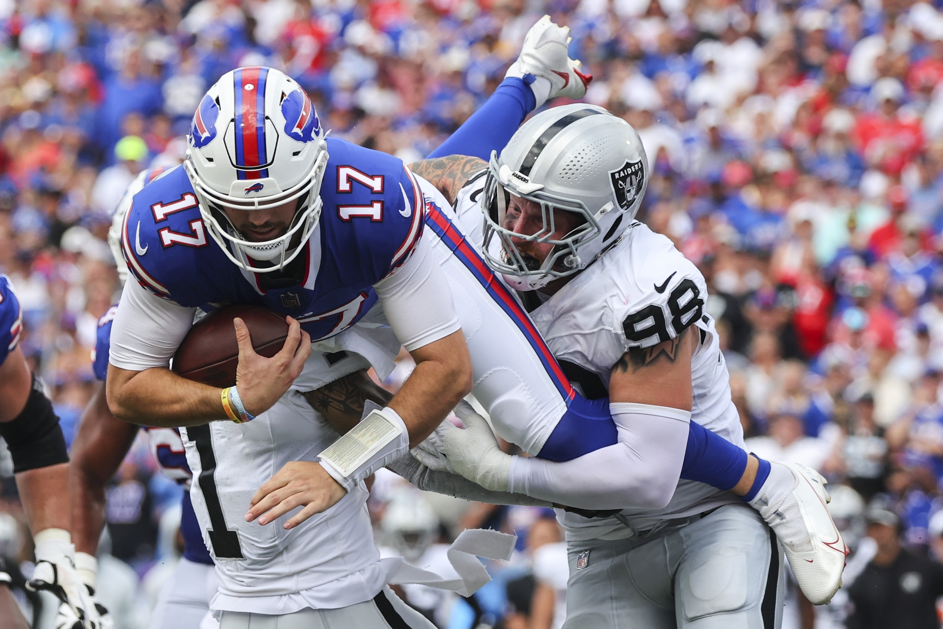 Bills remain undefeated, top Raiders in Las Vegas, 30-23 - The San Diego  Union-Tribune