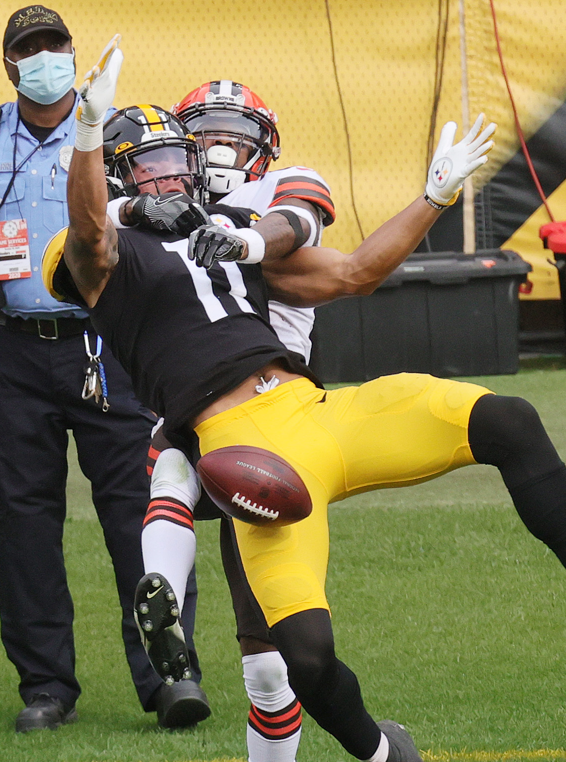 Pittsburgh Steelers free safety Minkah Fitzpatrick (39) celebrates with  wide receiver JuJu Smith-Schuster (19) on the sideline after scoring a  touchdown on an intercepted pass from Cleveland Browns quarterback Baker  Mayfield during