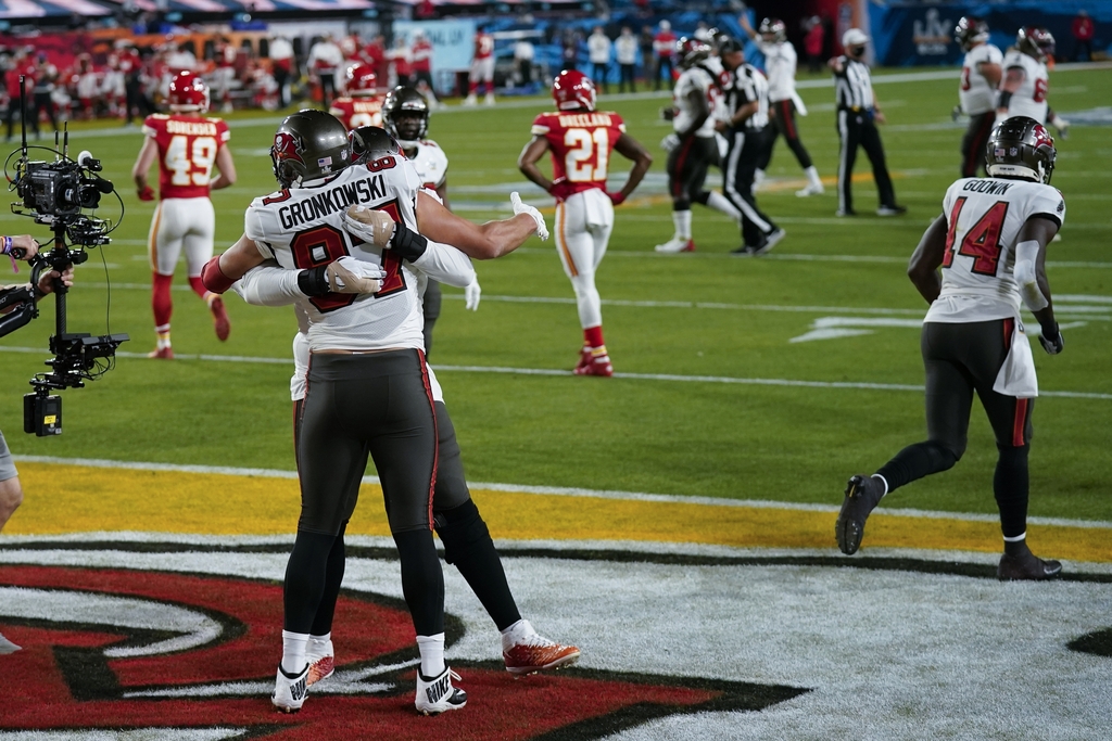 Tampa Bay Buccaneers #84 tight end Cameron Brate speaks during the