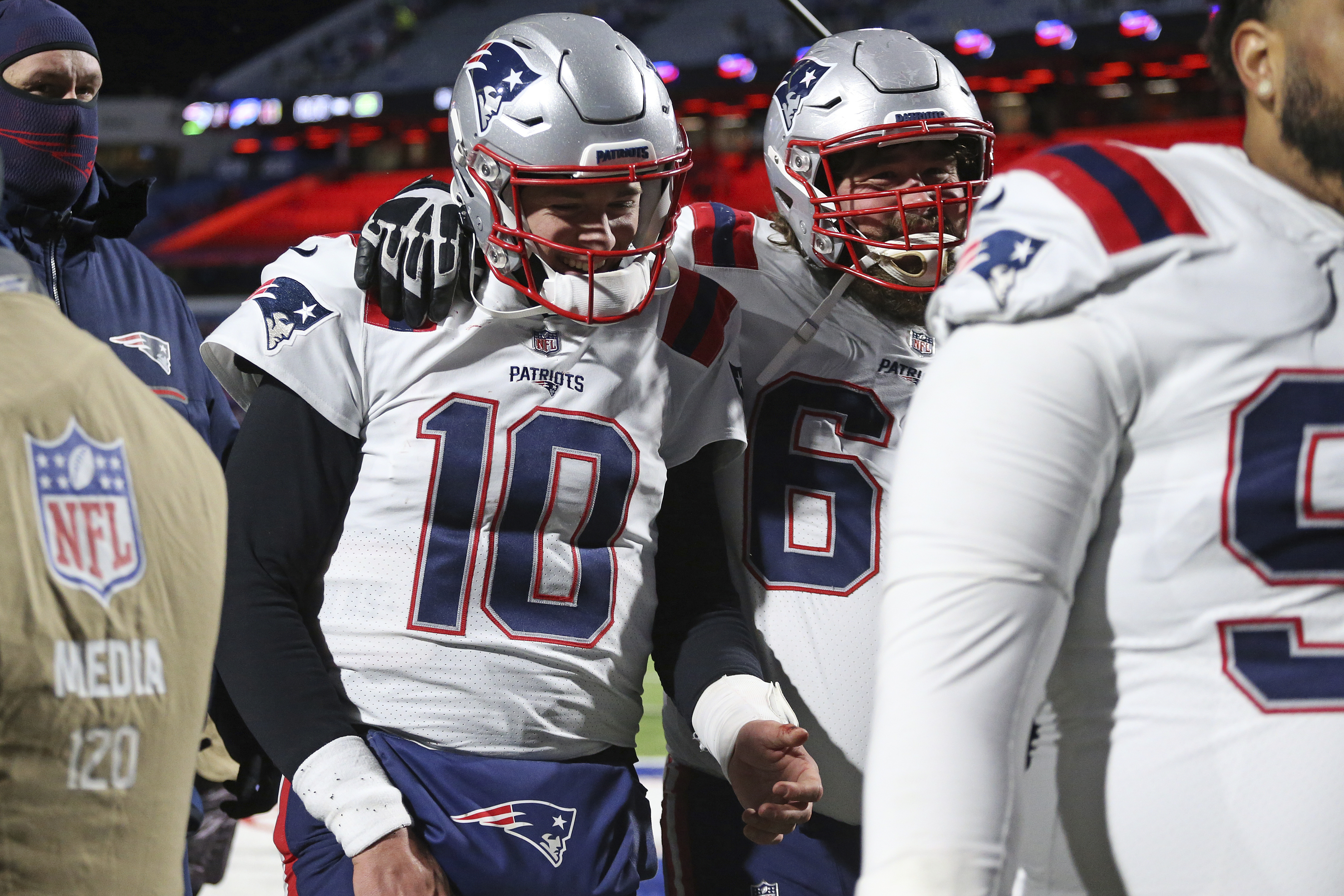 Patriots' O-Line Got 'Big Haul' Of Christmas Gifts From Mac Jones